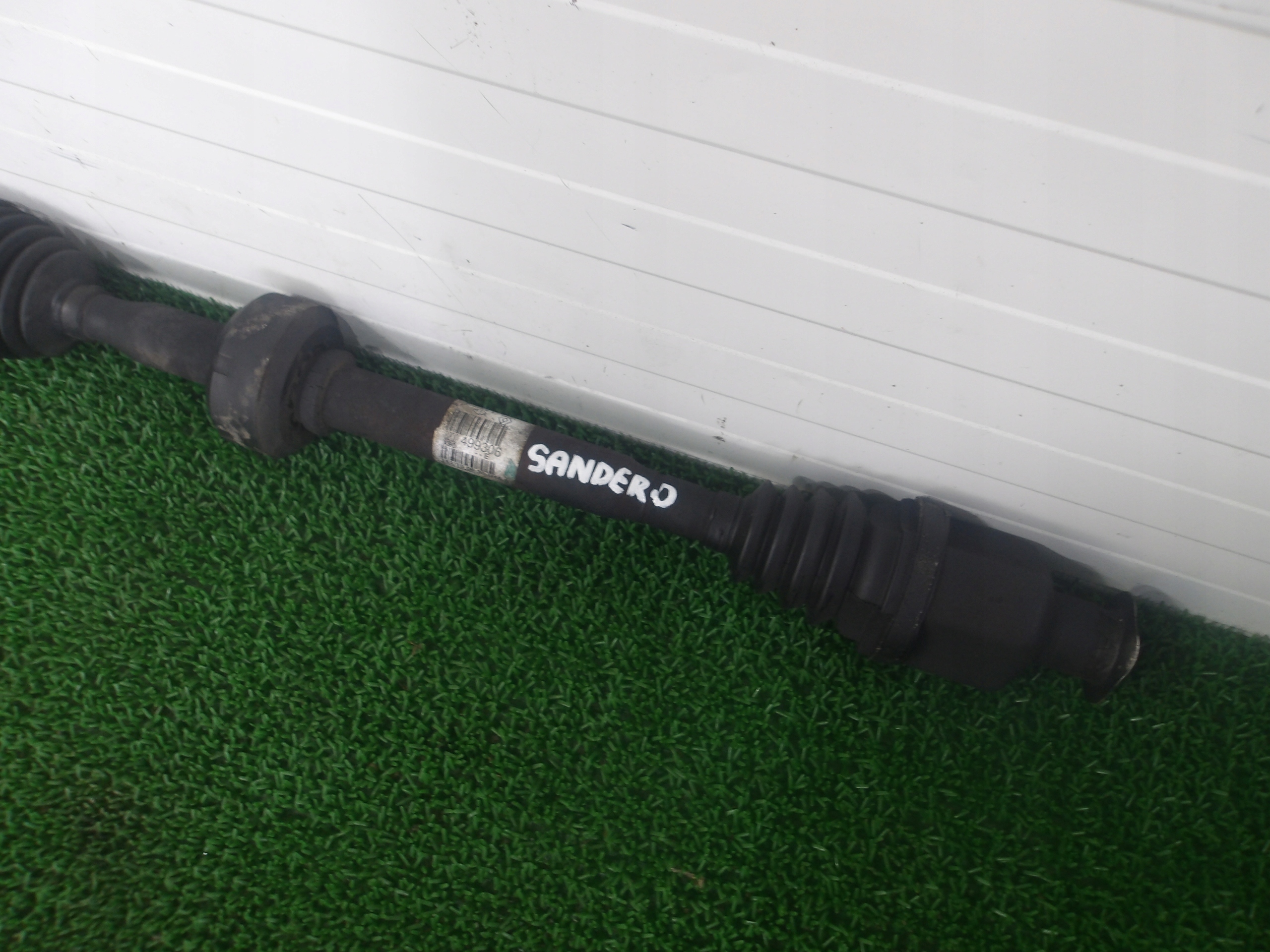 DACIA SANDERO and 08-12 1.6 B semi-axis front right long 8200499306 OE