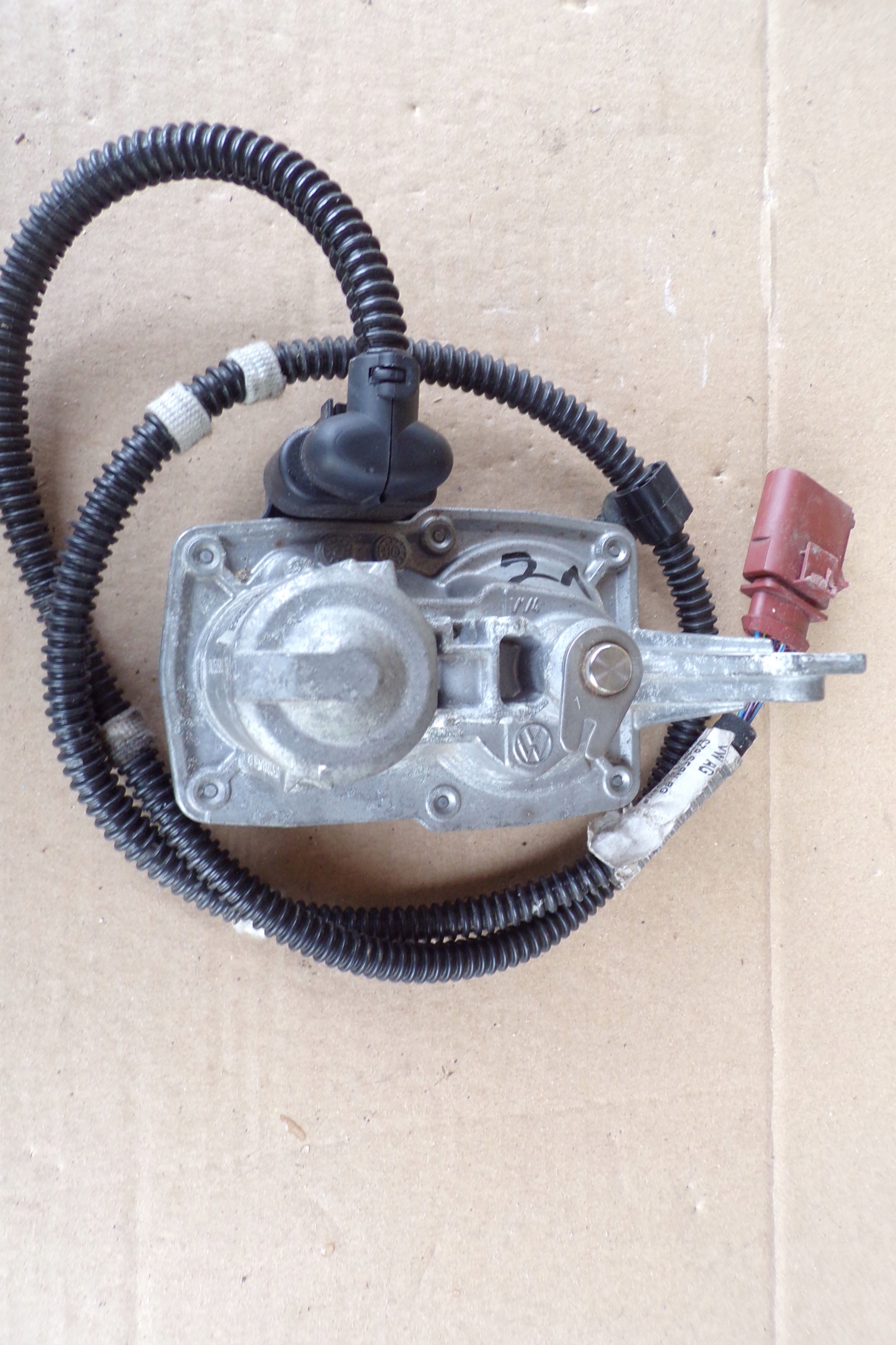 PRZEPUSTNICA SPALIN 5Q0253691K VW AUDI 1.6TDI Producent części Volkswagen OE