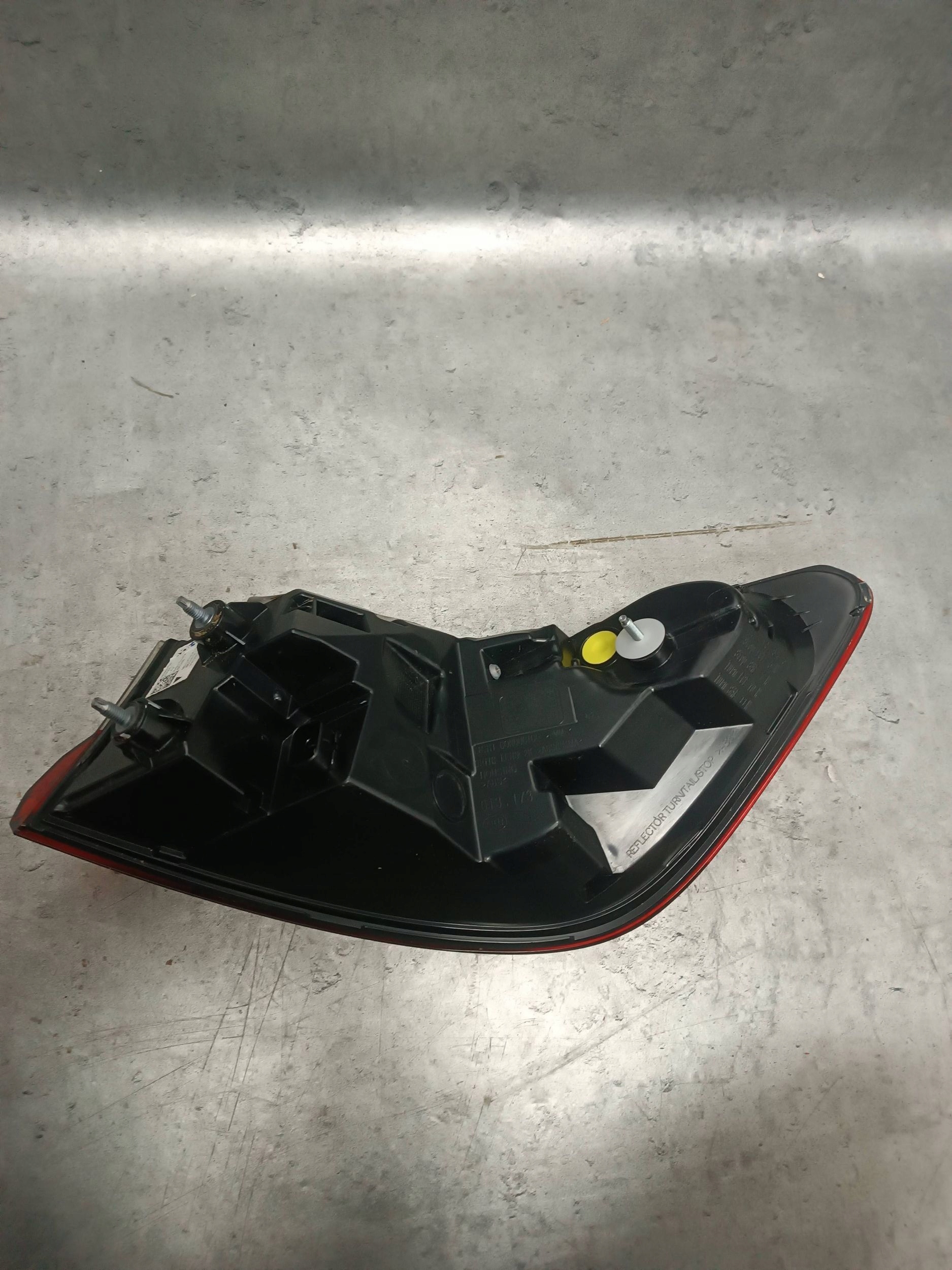 Lampa lewa tył BMW 3 G20 Producent części BMW OE