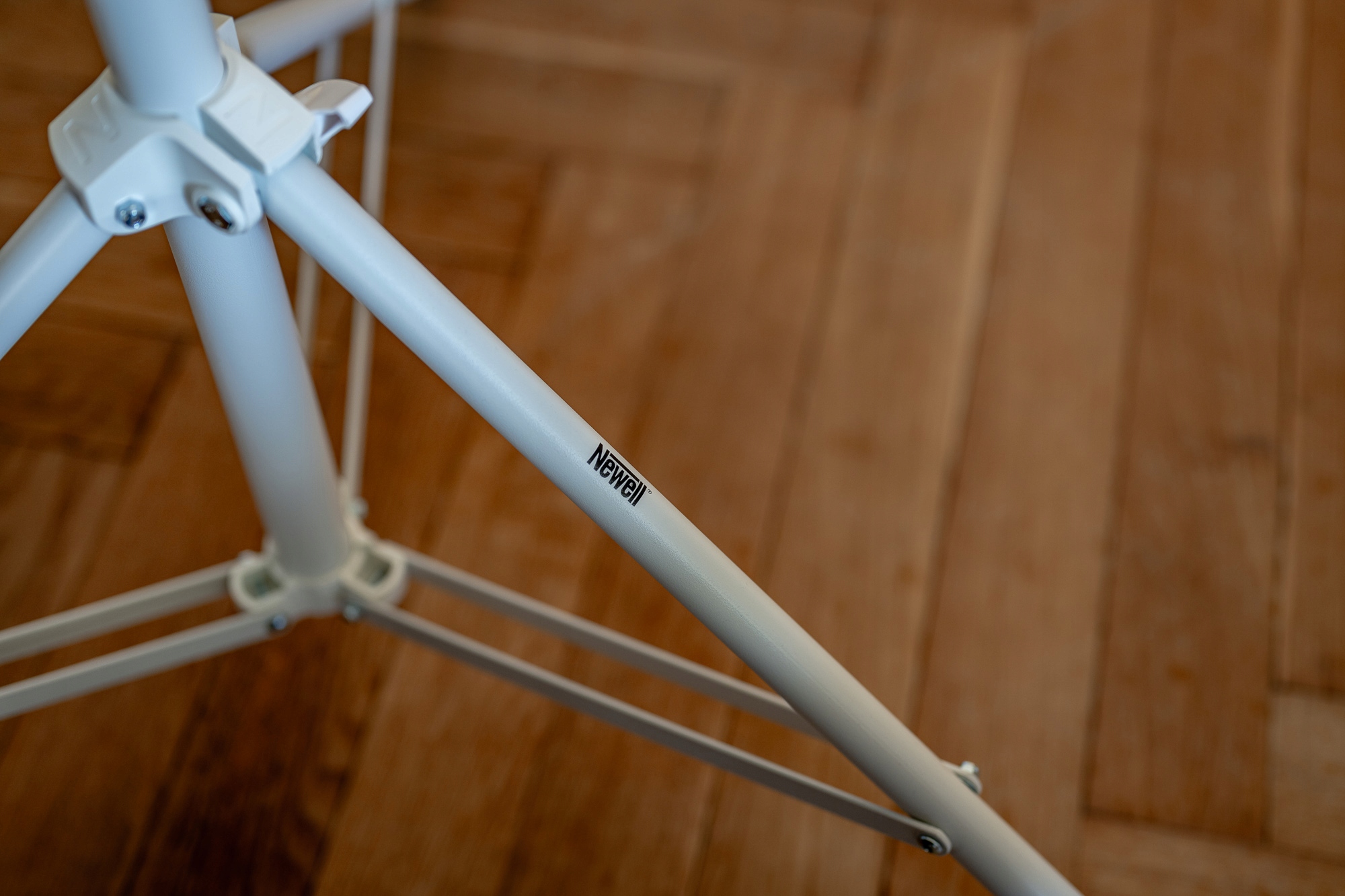 Lampa LED Newell Isztar Waga produktu z opakowaniem jednostkowym 2 kg