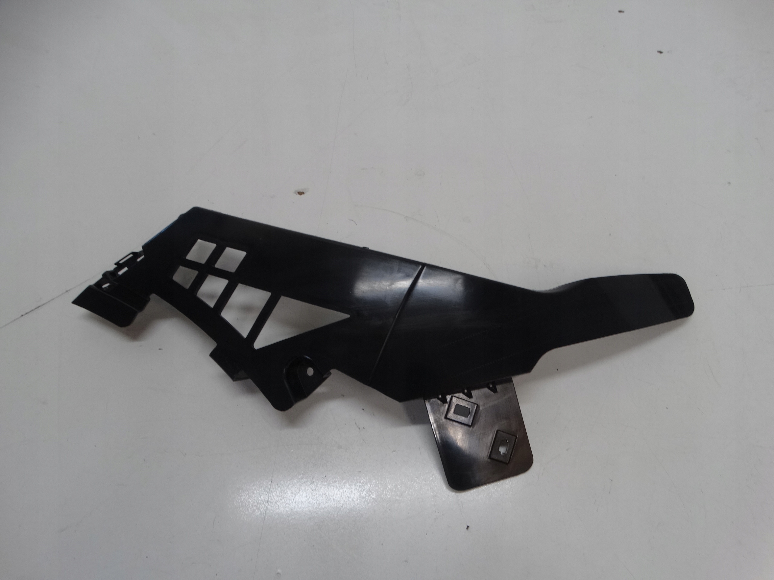 A1188855200 - Слайд крепление бампера правый MERCEDES CLA W118