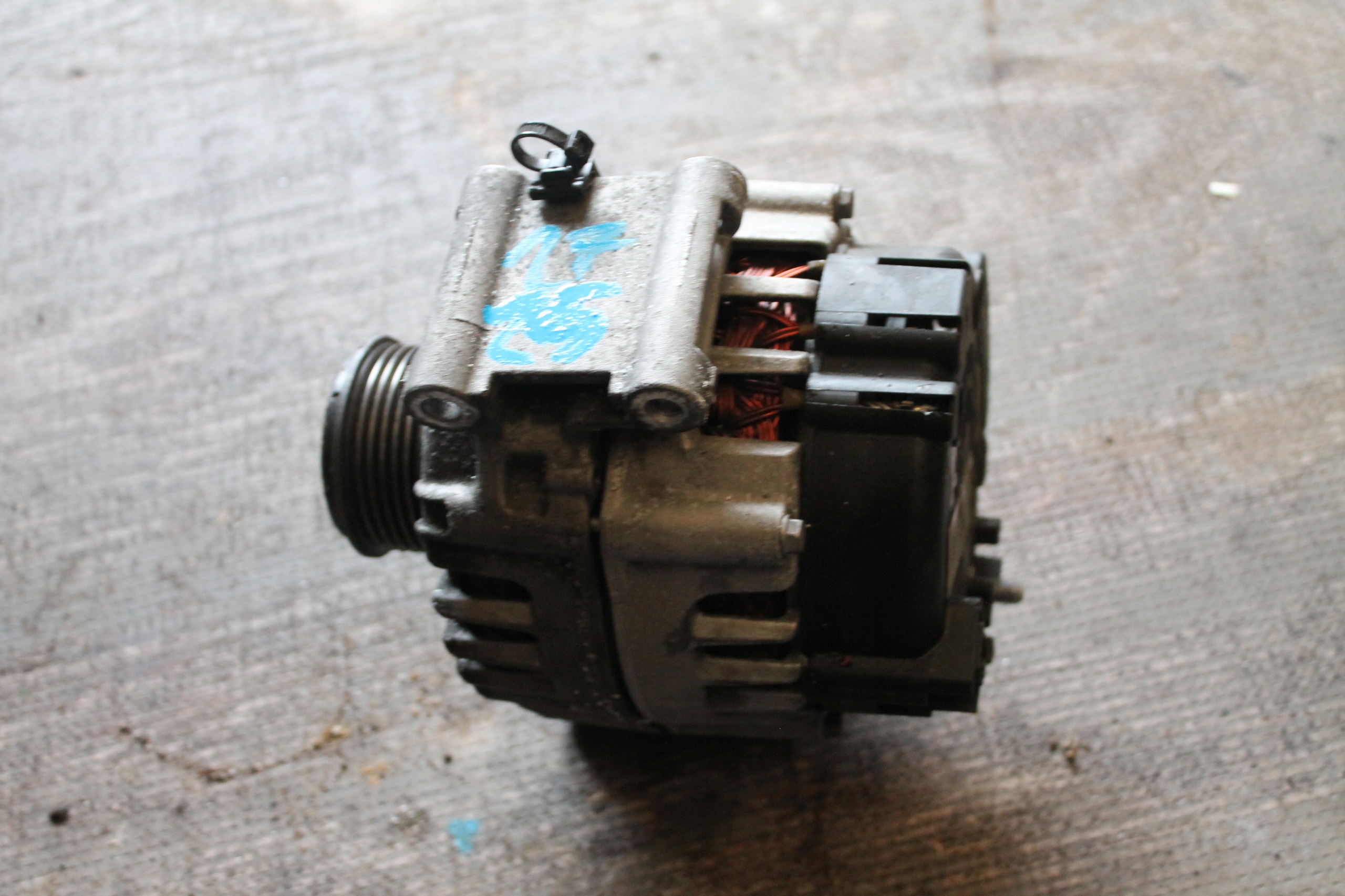 2725. alternátor AUDI 06E903018L