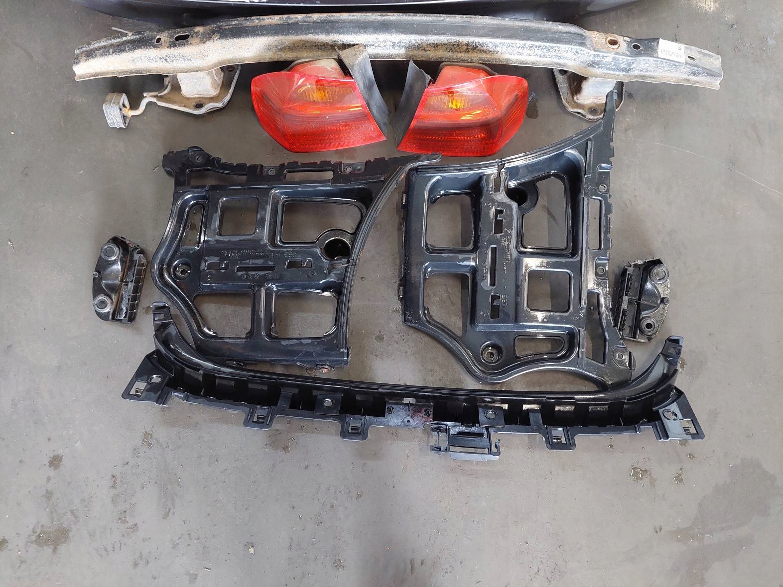 complete rear part BMW E90 320d A22/7 trunk door boot bumper lights