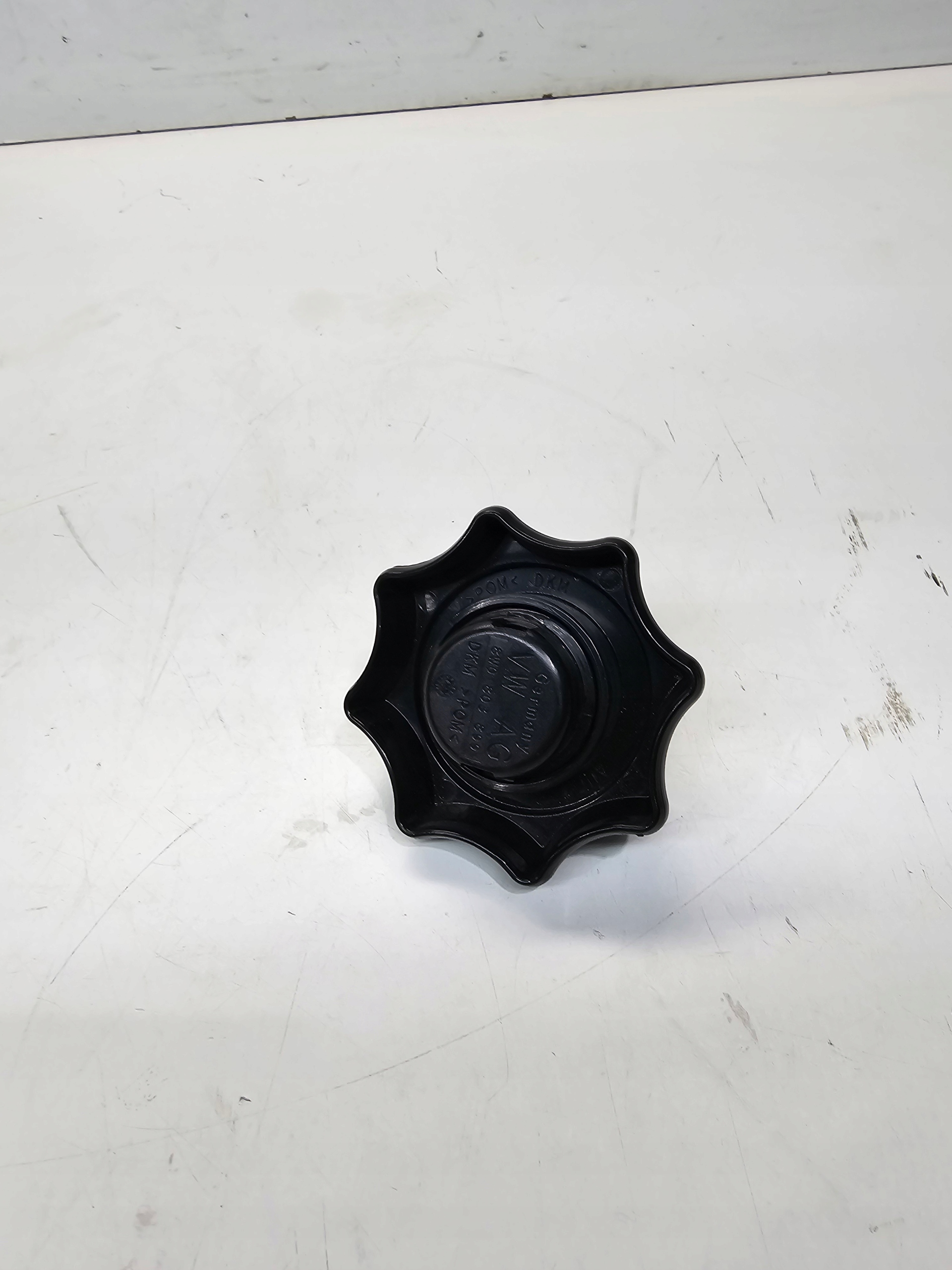 Vis Roues de la roue de secours AUDI A4 B9 A5 8W 8W0803899