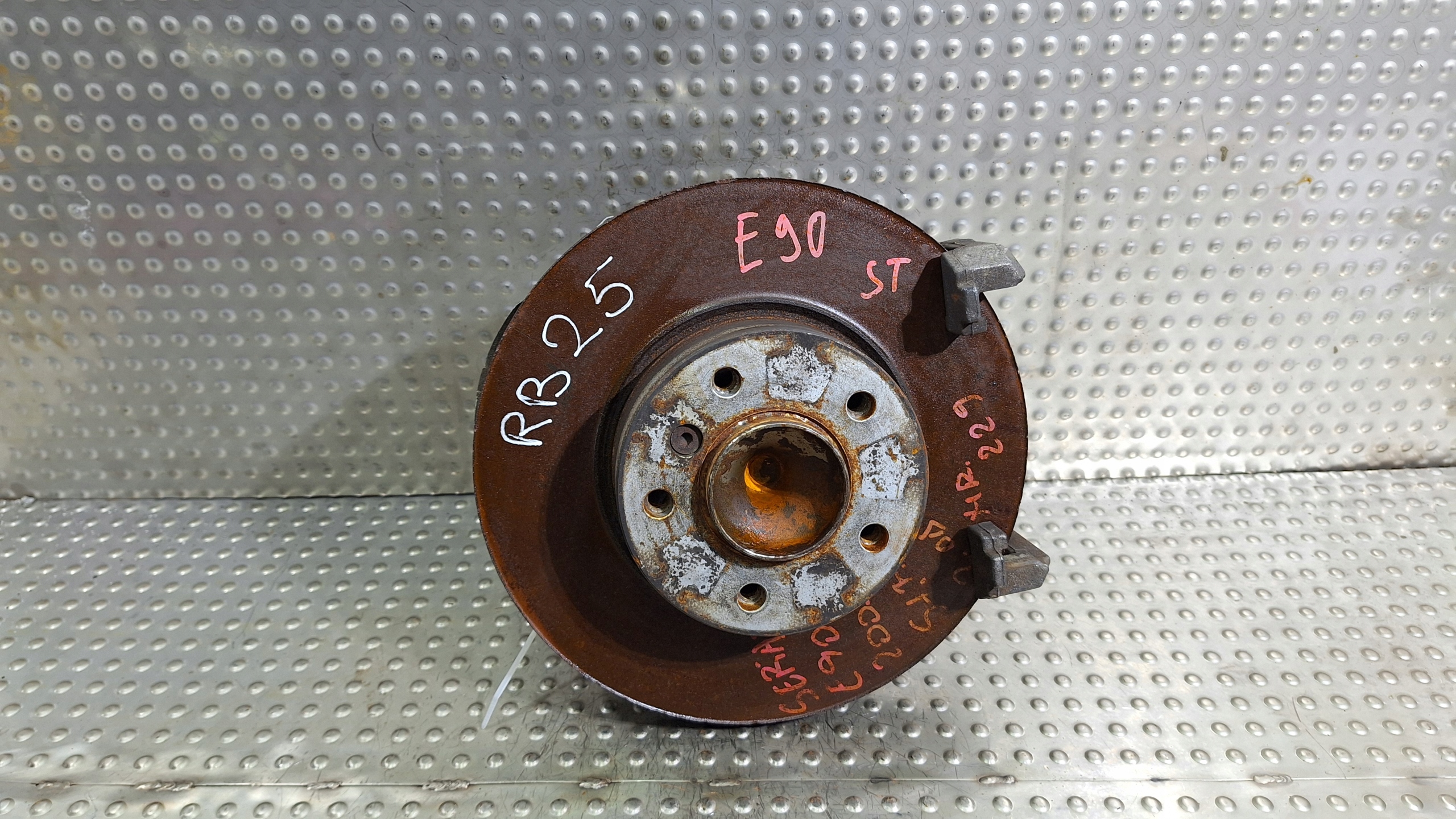 otoč čapu ľavá predok 6764443 BMW E81 E87 E90 E91 E92 E93