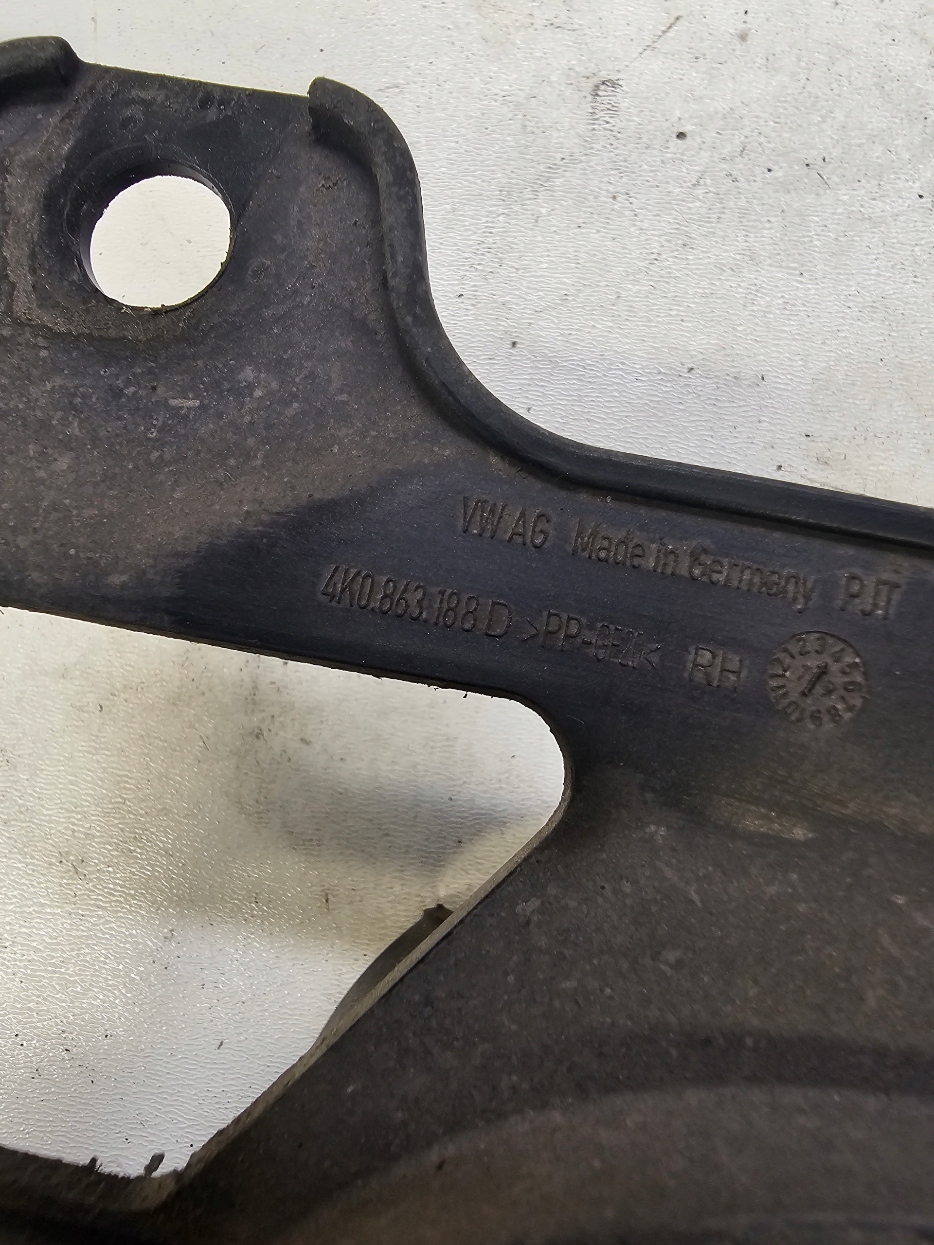 BLENDE ABDECKUNG ANTRIEBSWELLE RECHTS AUDI A6 C8 4K 4K0863188D