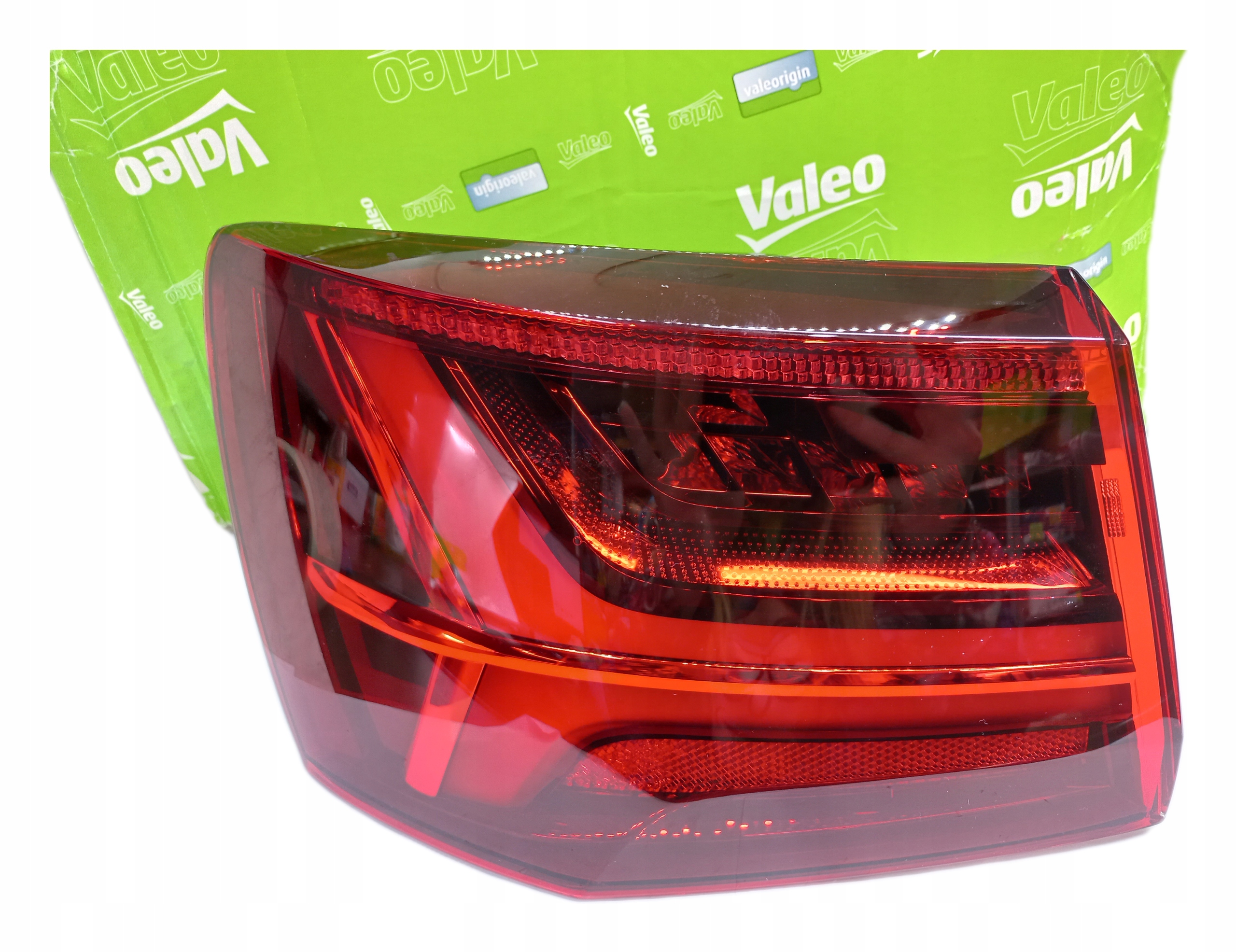 ФАРА ЗАД. ЗАДНЯЯ НАРУЖН. ЛЕВА AUDI A6 C7 УНИВЕРСАЛ 2011-