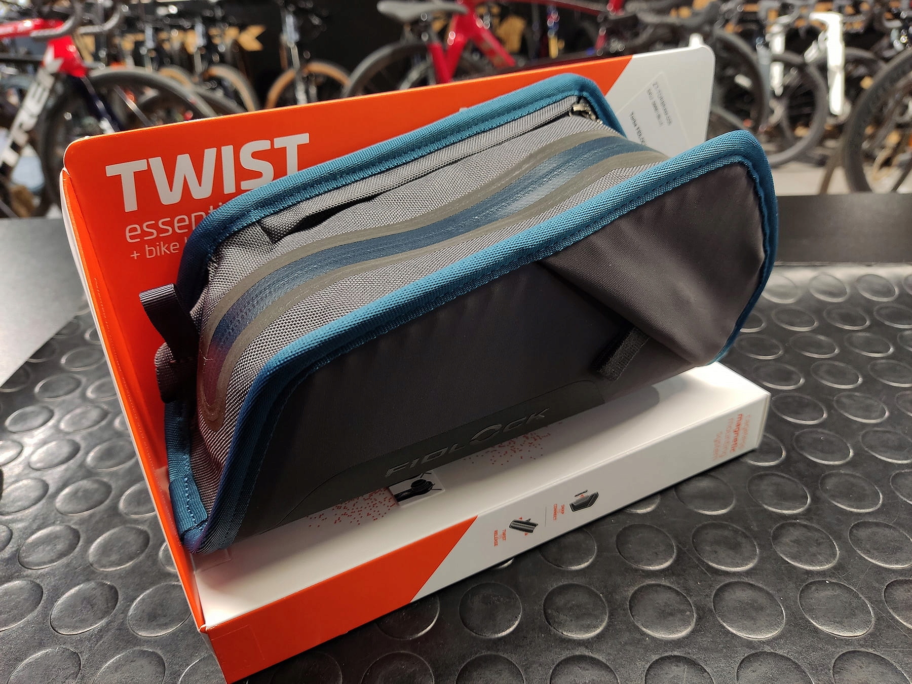 Torba FIDLOCK Essential na ramę M niebieska Pojemność 1100 l