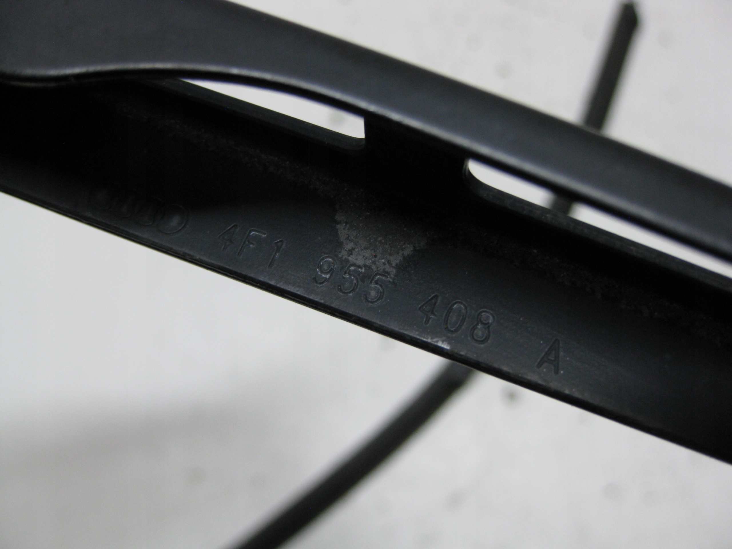AUDI A6 C6 KOMBI 2.7 TDI 07R wiper arm right left front KOMPLET