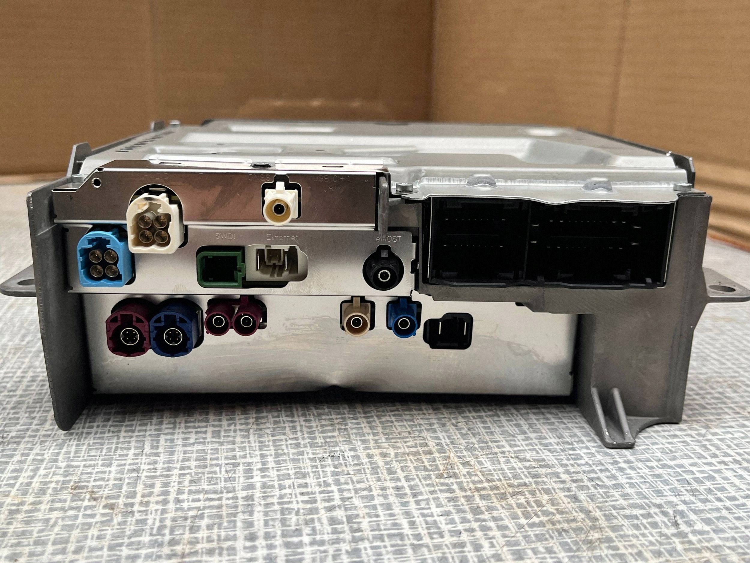MERCEDES HEADUNIT RADIO NAVI + code 1779003116 A1779003116 @M