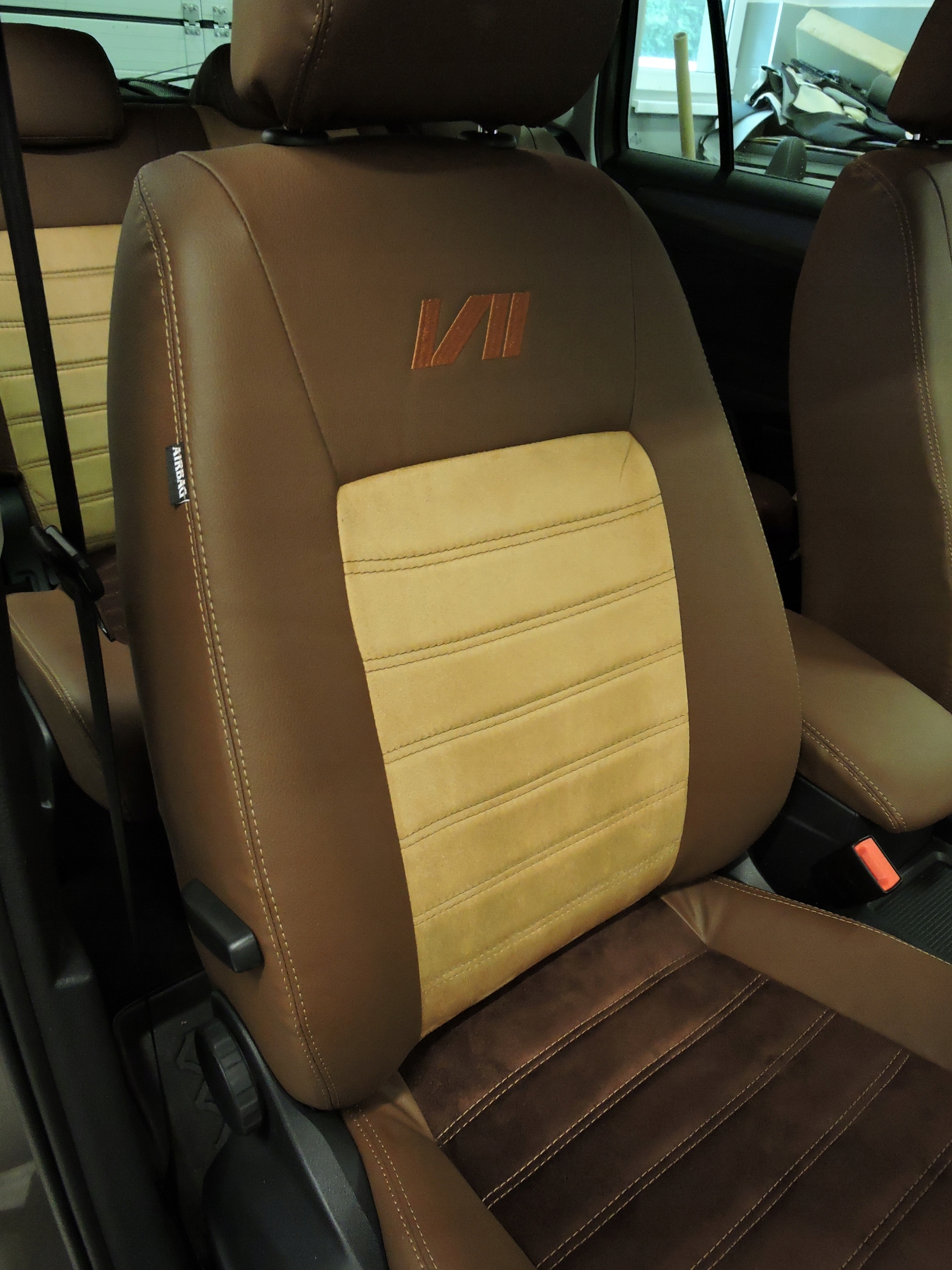 Pokrowce ze skóry i alkantary VW Golf Sportsvan Typ pokrowiec