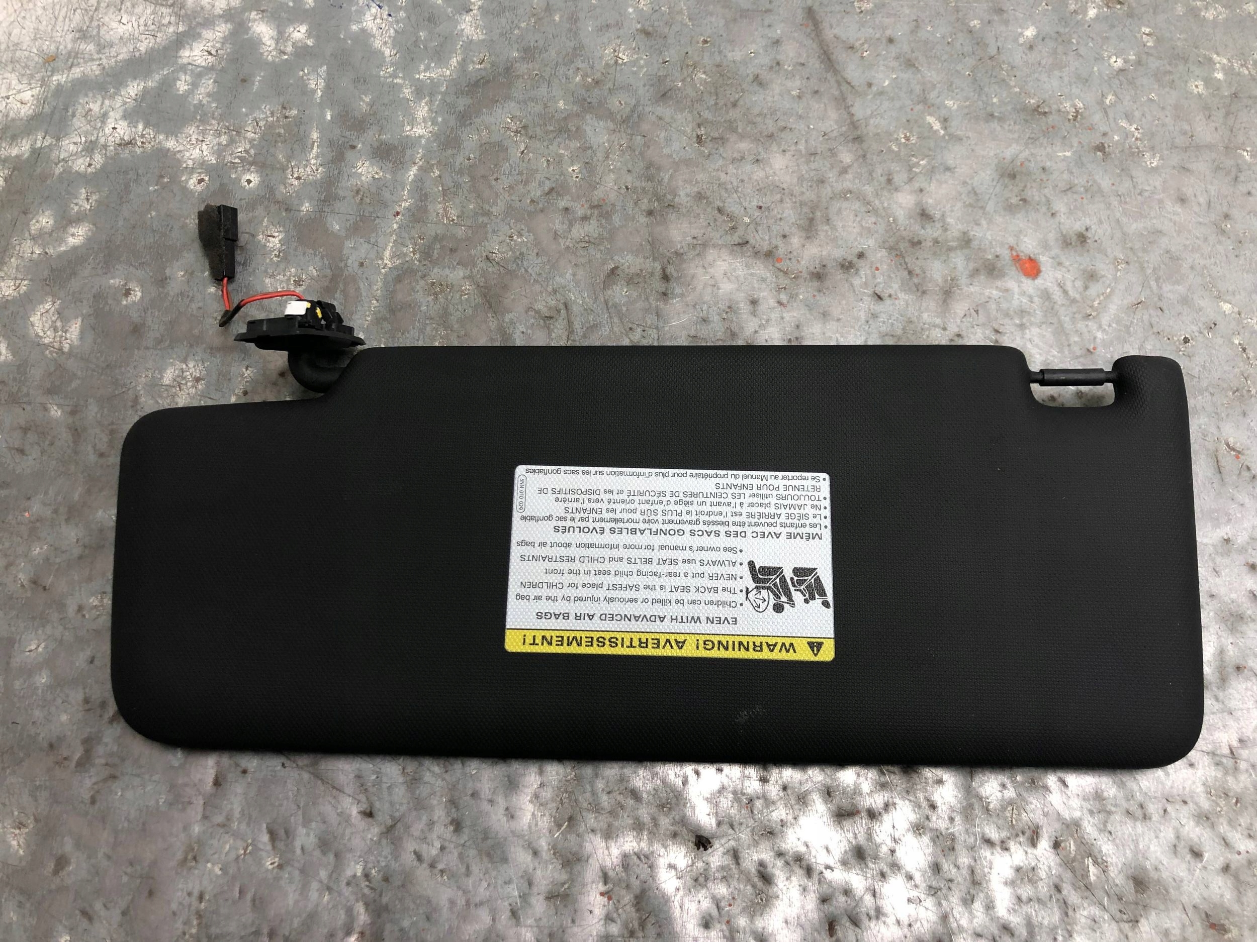 visor cover PRZECIWSLONECZNA left AUDI Q4 E-TRON 89A857552A