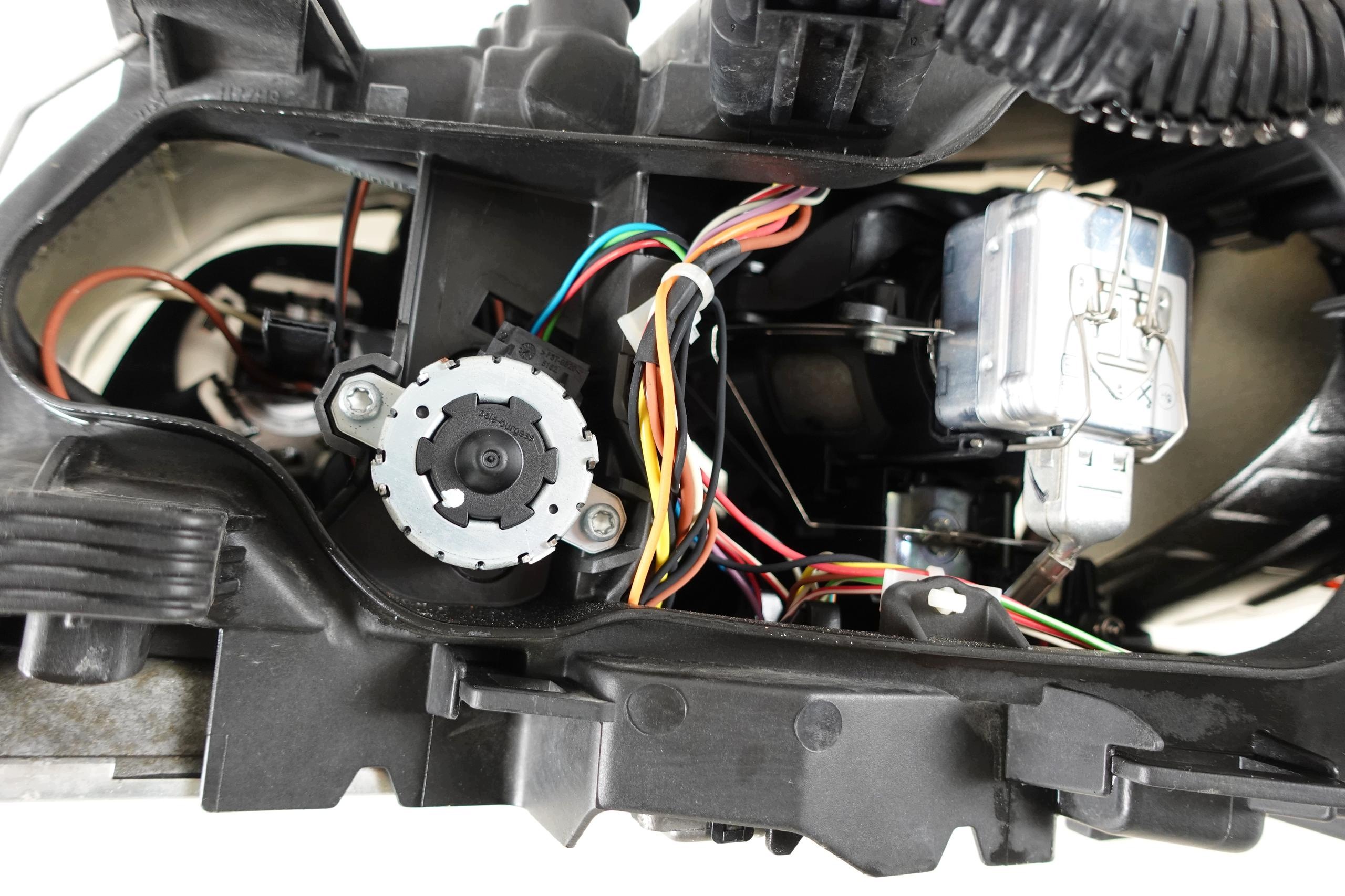 light right front right front VOLVO S80 2 II V70 3 III 06-11 XENON RHD