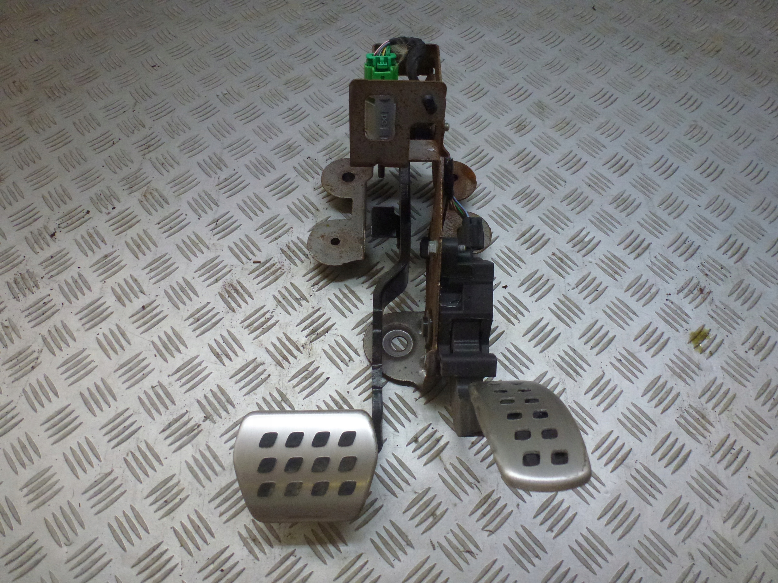 ПЕДАЛЬ АКСЕЛЕРАТОРА MEGANE IV RS 465017716R