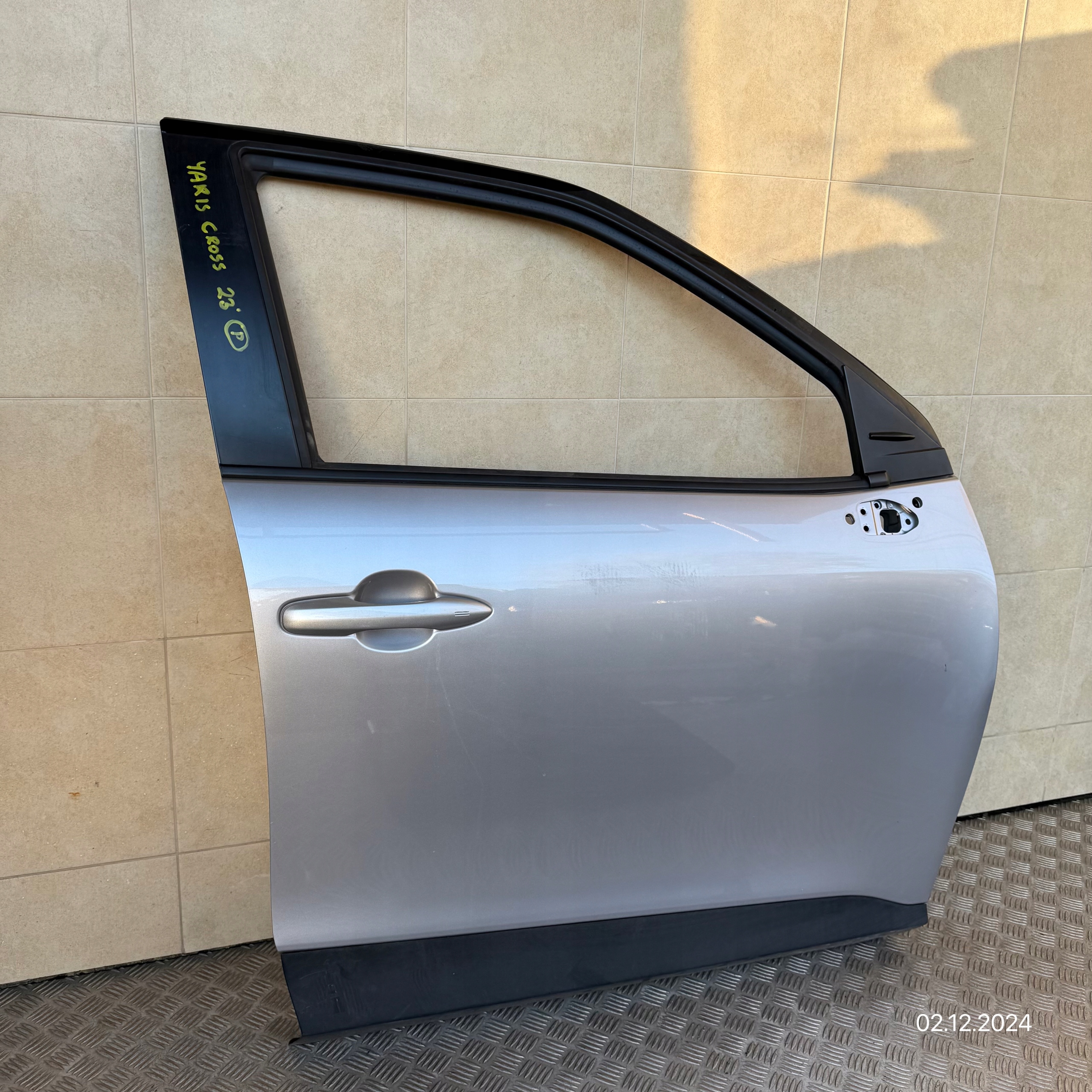 door complete front right TOYOTA YARIS CROSS 2023 ROK