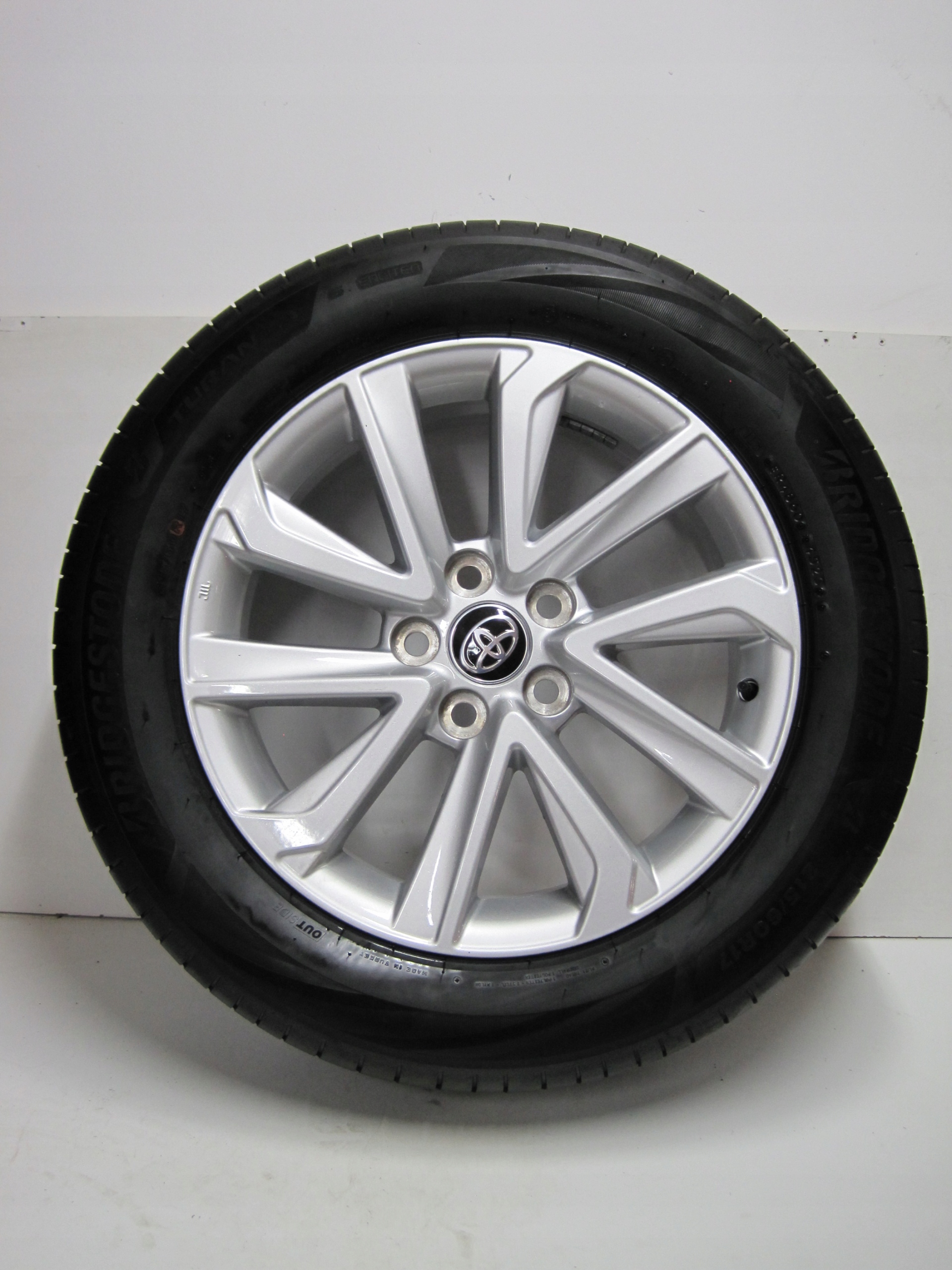 wheels discs tyres TOYOTA COROLLA CROSS R17 23R