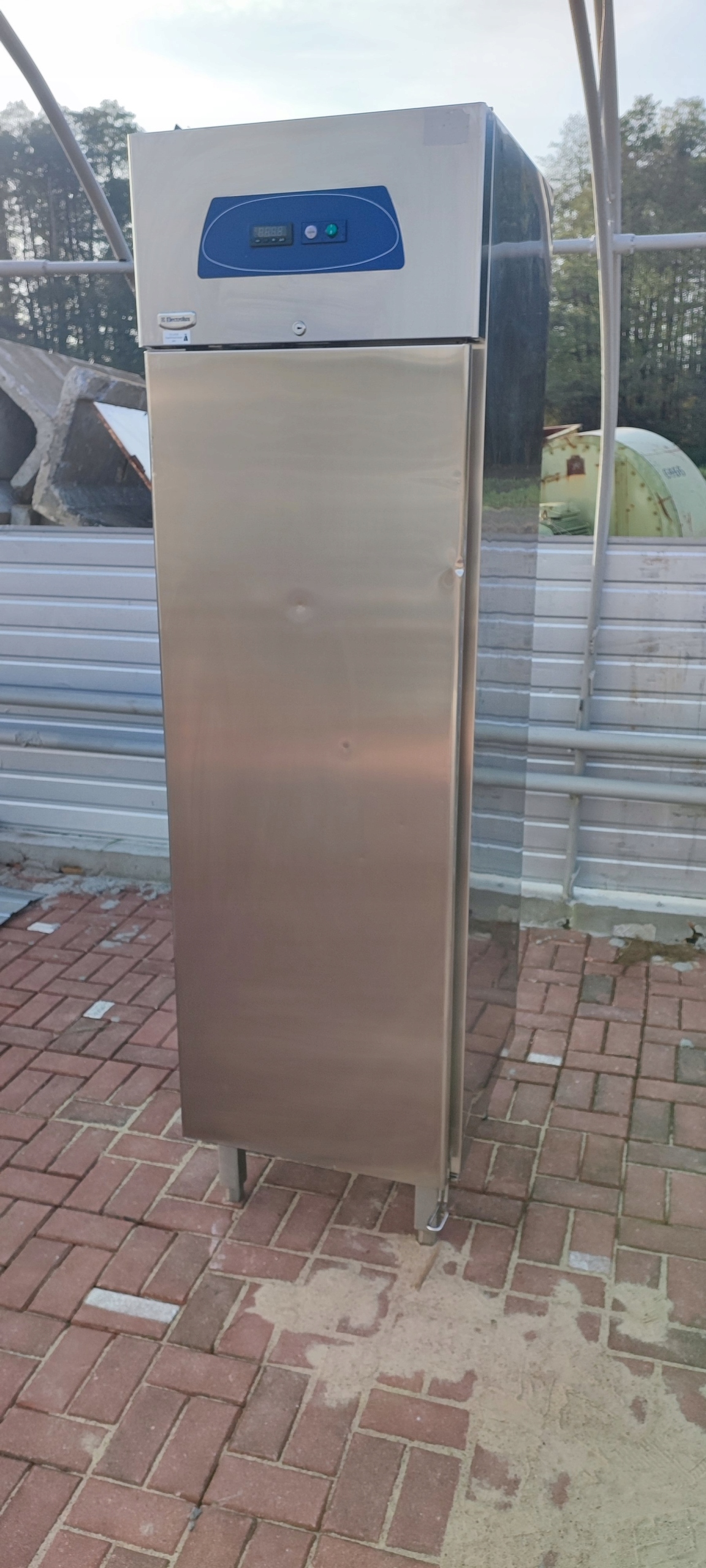 SZAFA CHŁODNICZA ELECTROLUX 400L ! OKAZJA Liczba półek 4