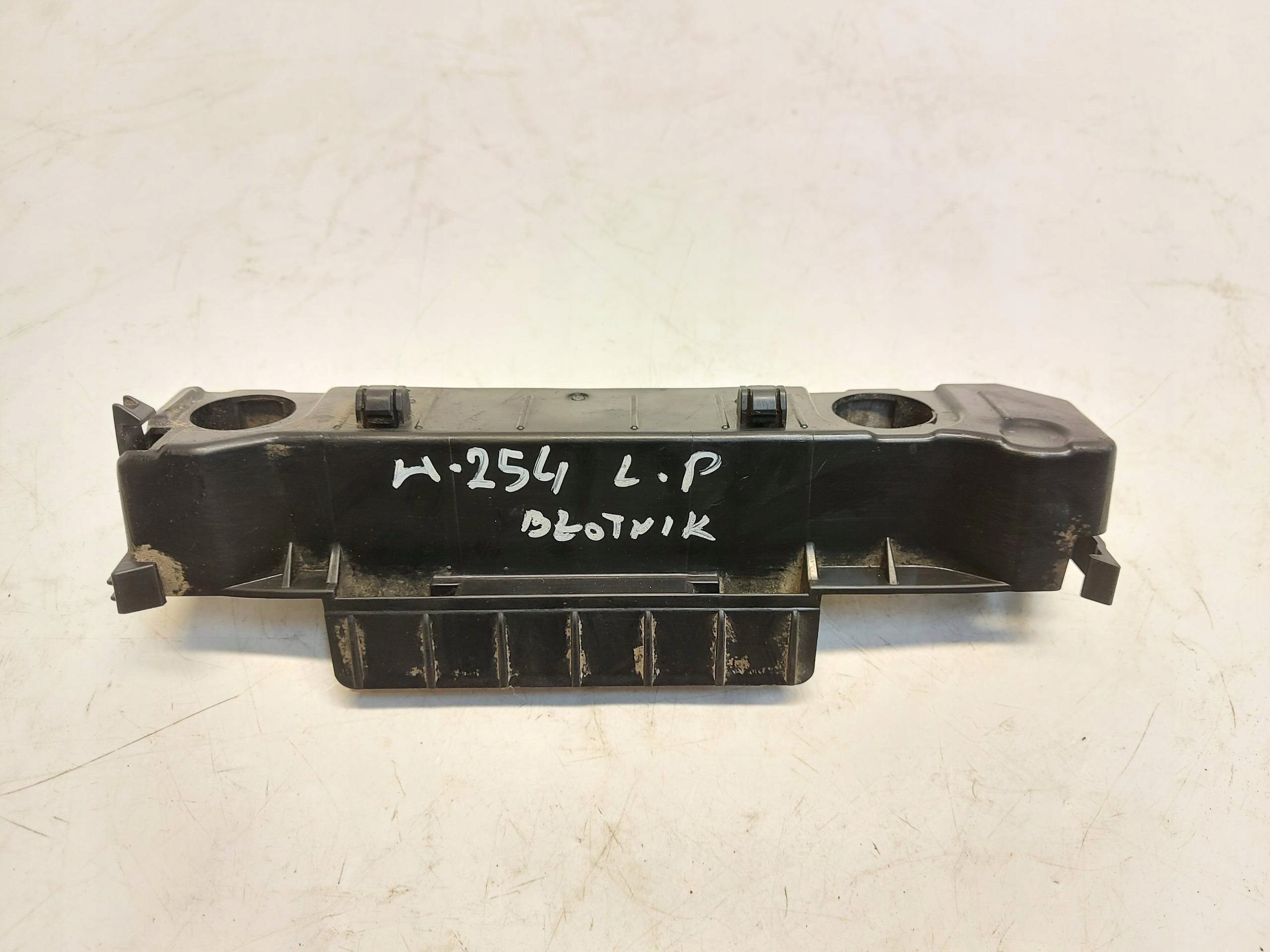 Mercedes W254 GLC 220d support holder of the threshold left front A2546989100
