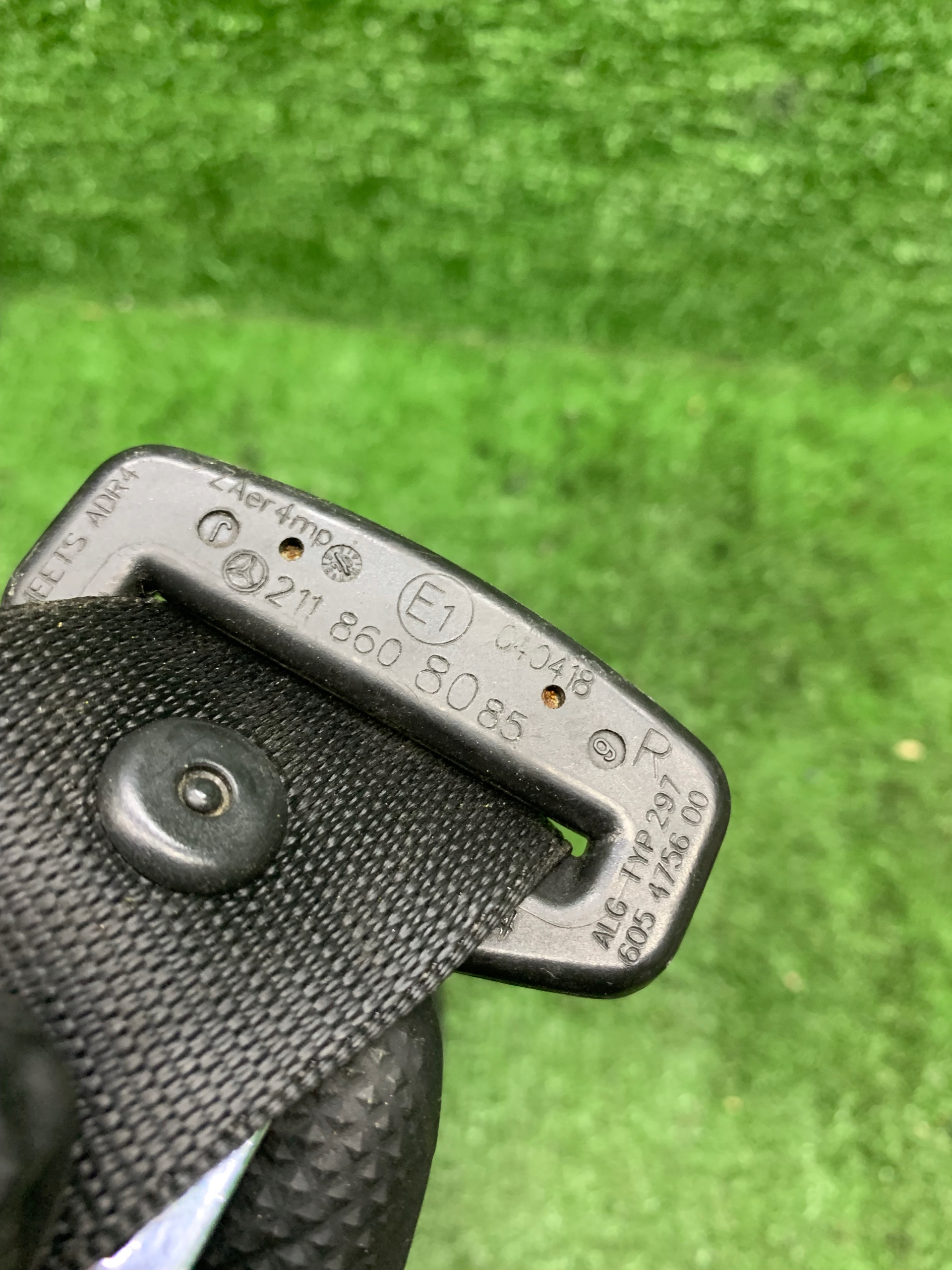 tension belt safety right front W 211 NR 2118608085