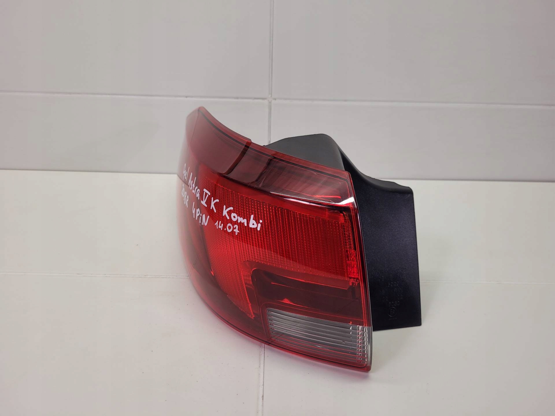 light rear left side Opel Astra K 2016 39077374
