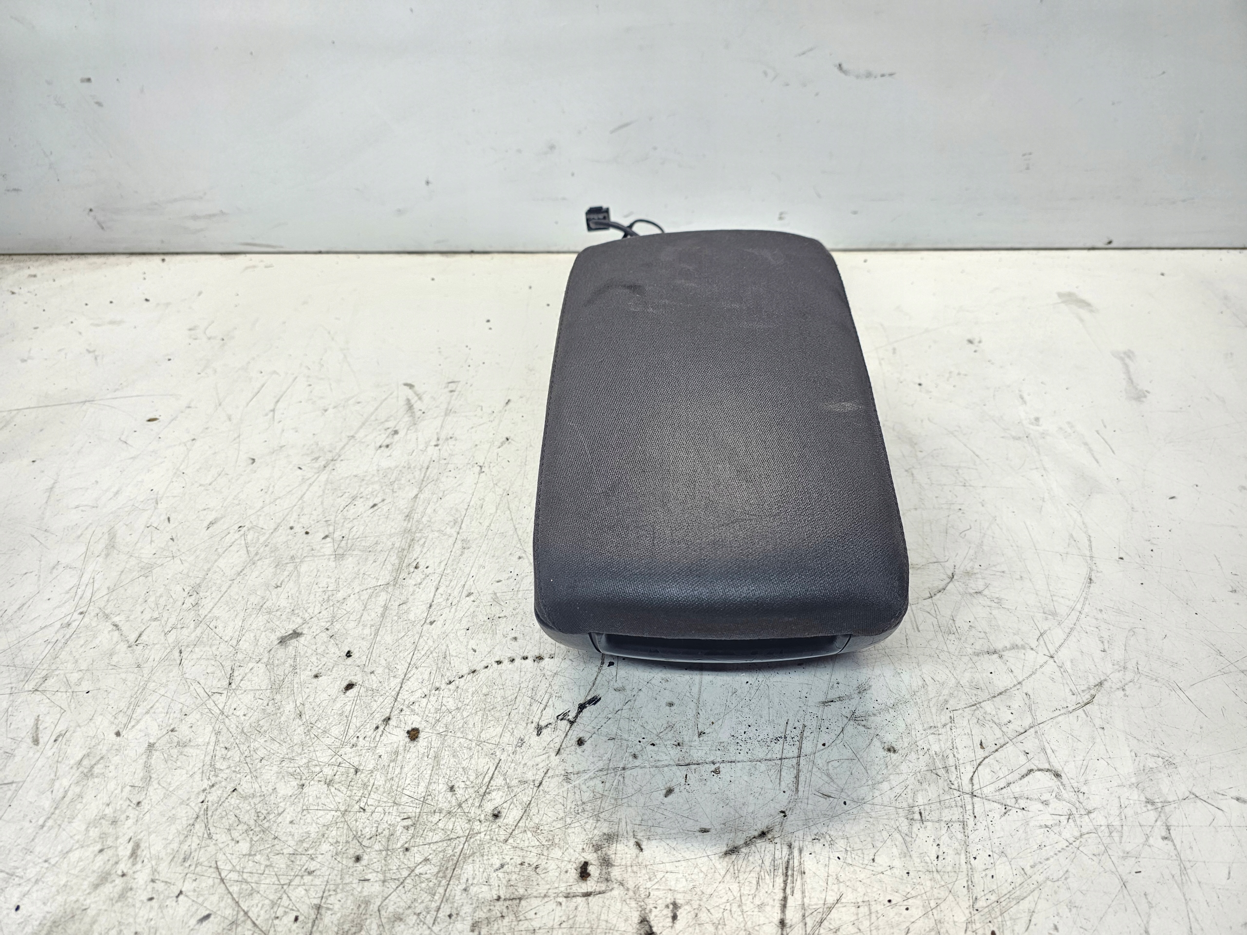 Armlehne vorne AUDI A6 C6 *MATERIAL* *3**