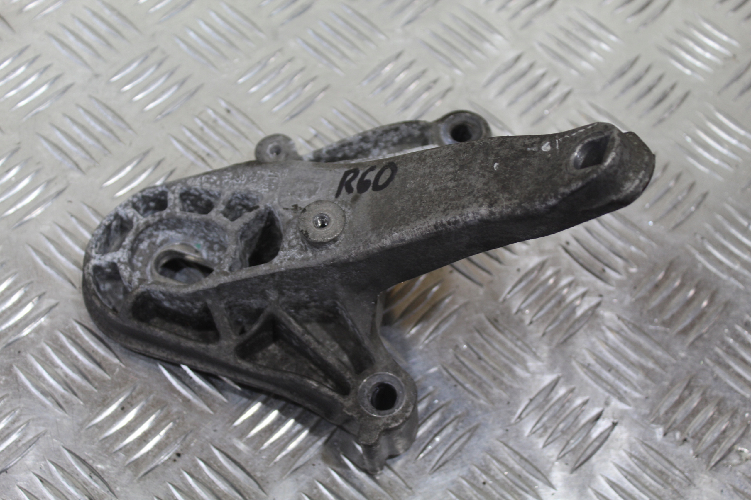SUPPORT SUPPORT PLAQUE MOTEUR MINI COUNTRYMAN R60