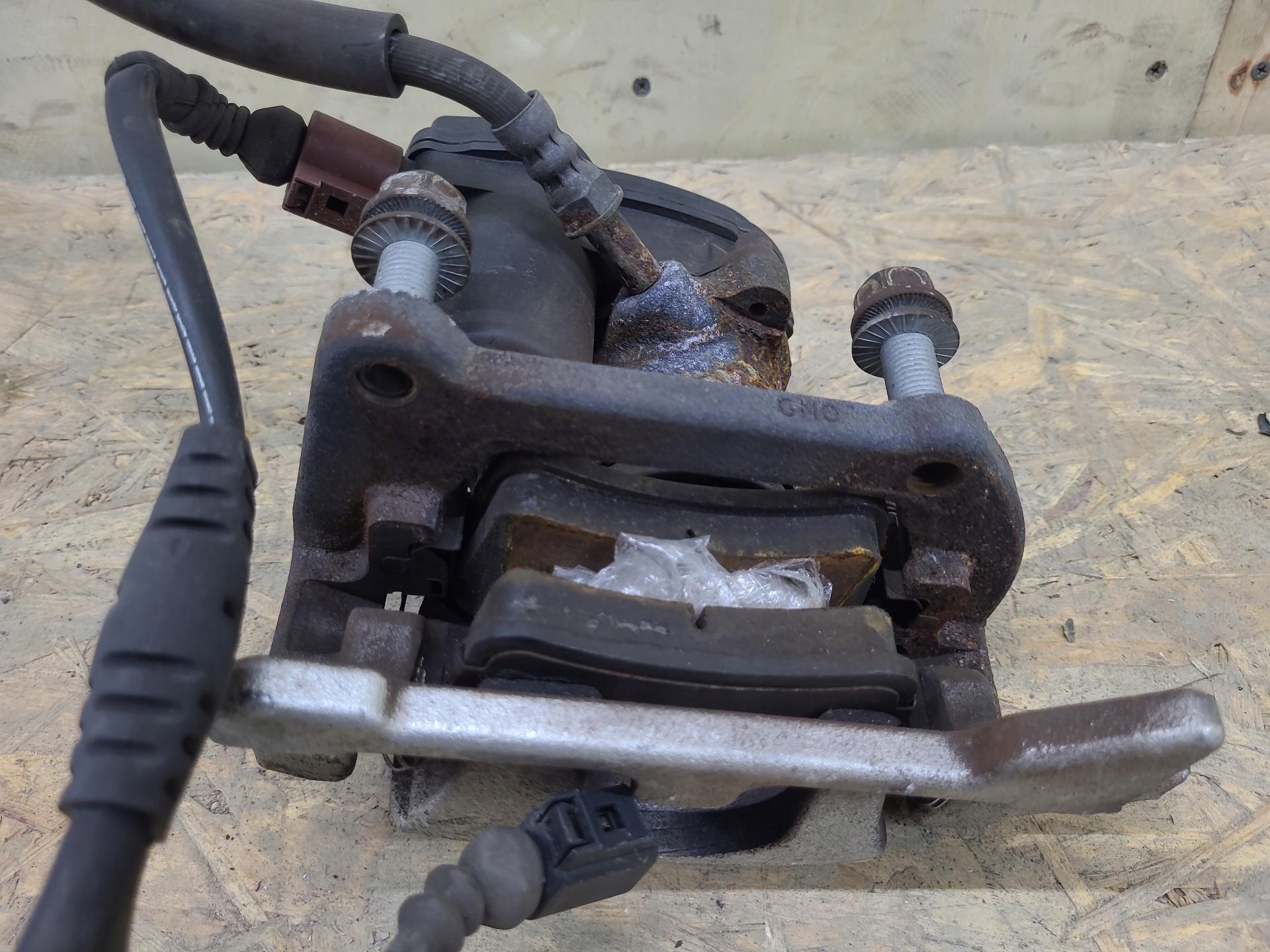 caliper brake rear part left side Audi A4 B8 2009