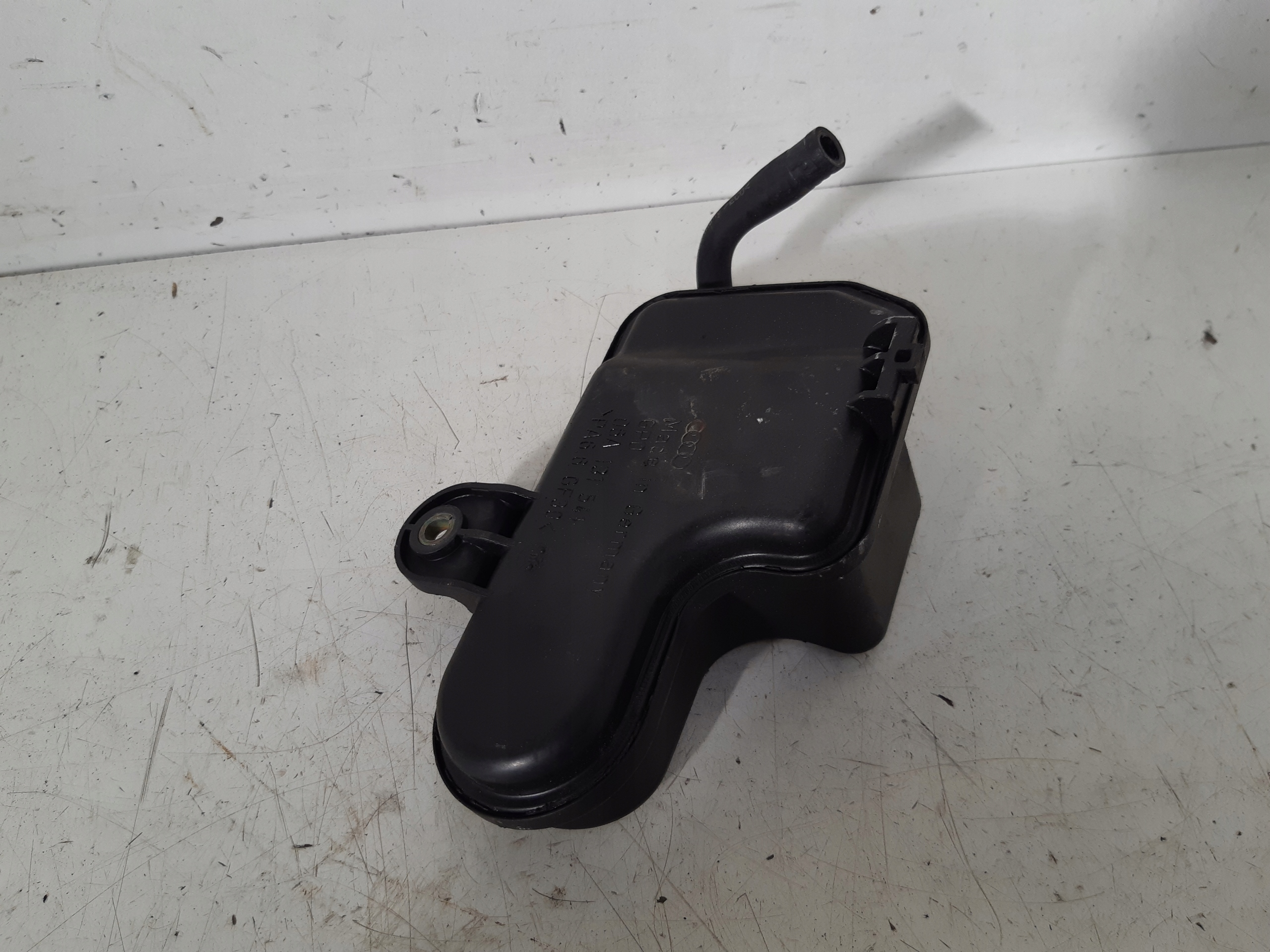 tank vacual 06A131541 Audi TT 8N
