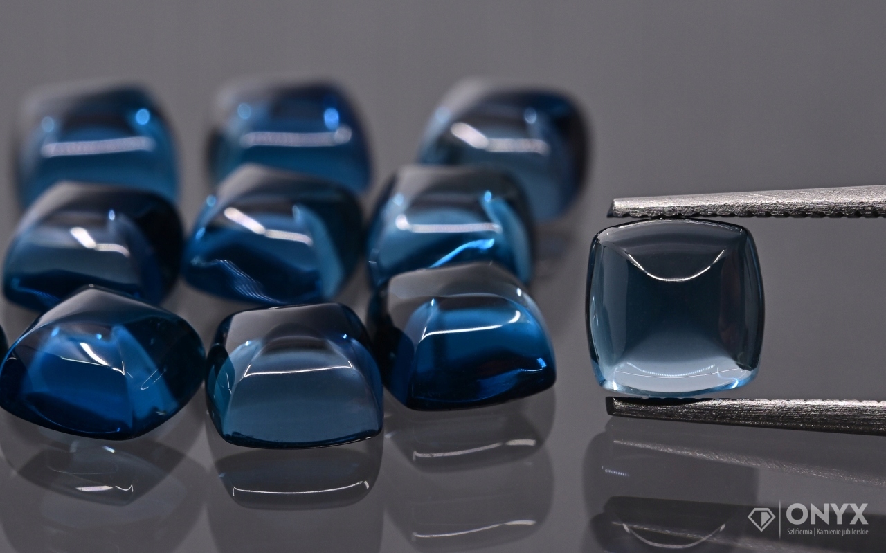 Topaz London Blue kabošon cushion 5x5 mm