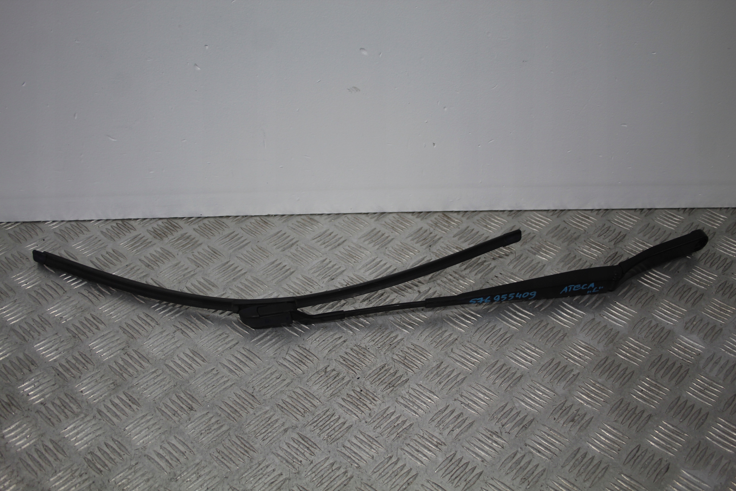 wiper arm left SEAT ATECA 575 576