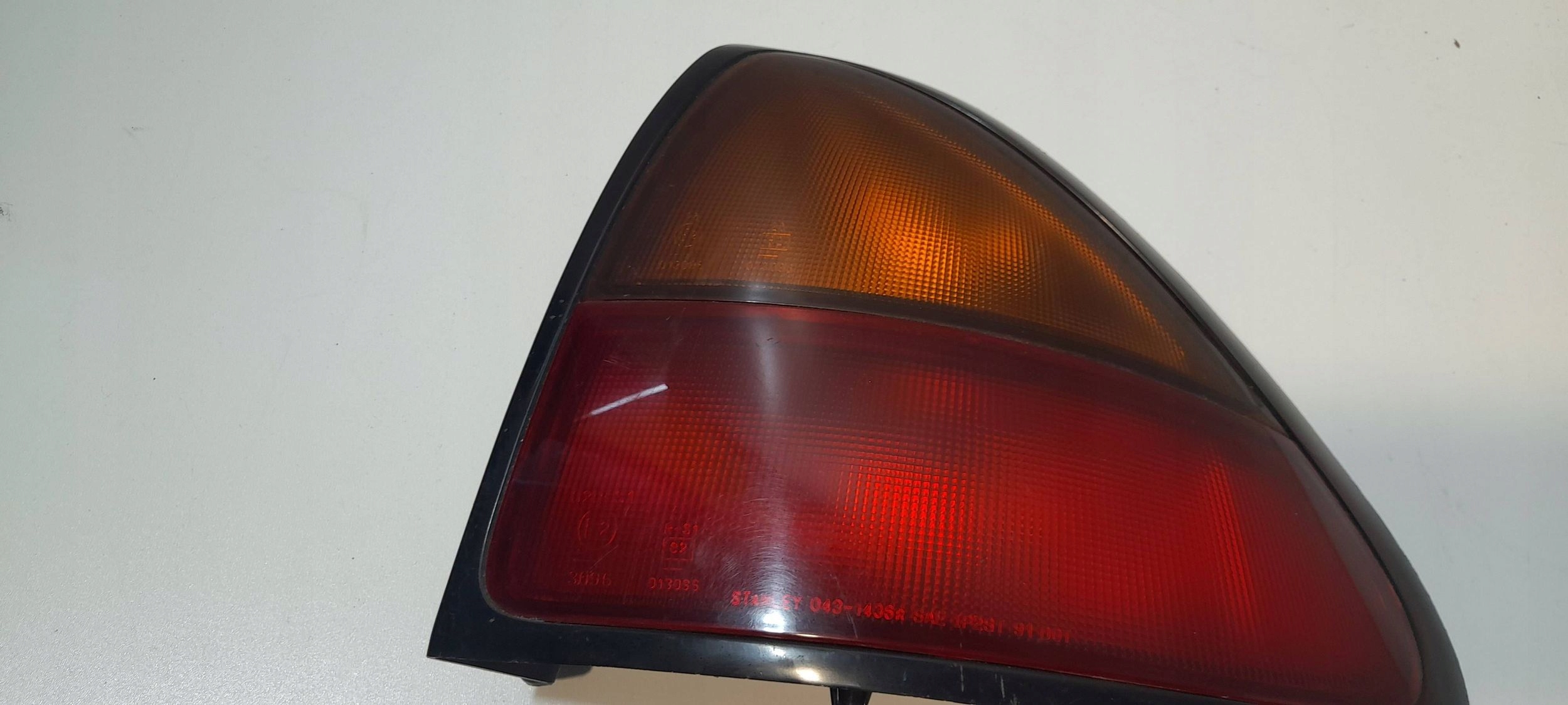 Mazda 323 light rear right 0431436R (R480)