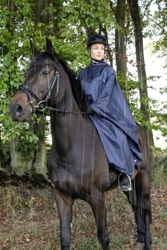 Ponczo jeździeckie przeciwdeszczowe z kapturem Model PONCZO WODOODPORNE DO JAZDY KONNEJ