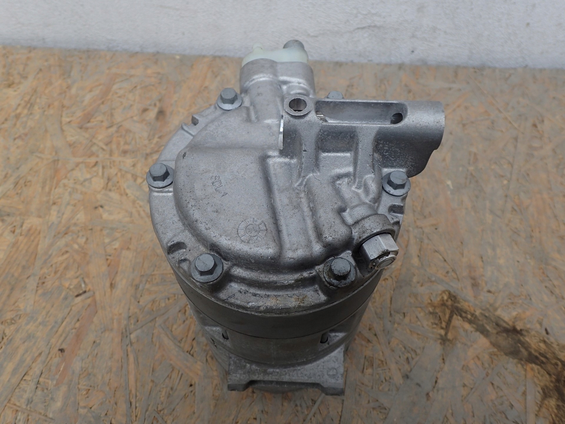 compressor of the air conditioning compressor; VW PASSAT B8 GTE