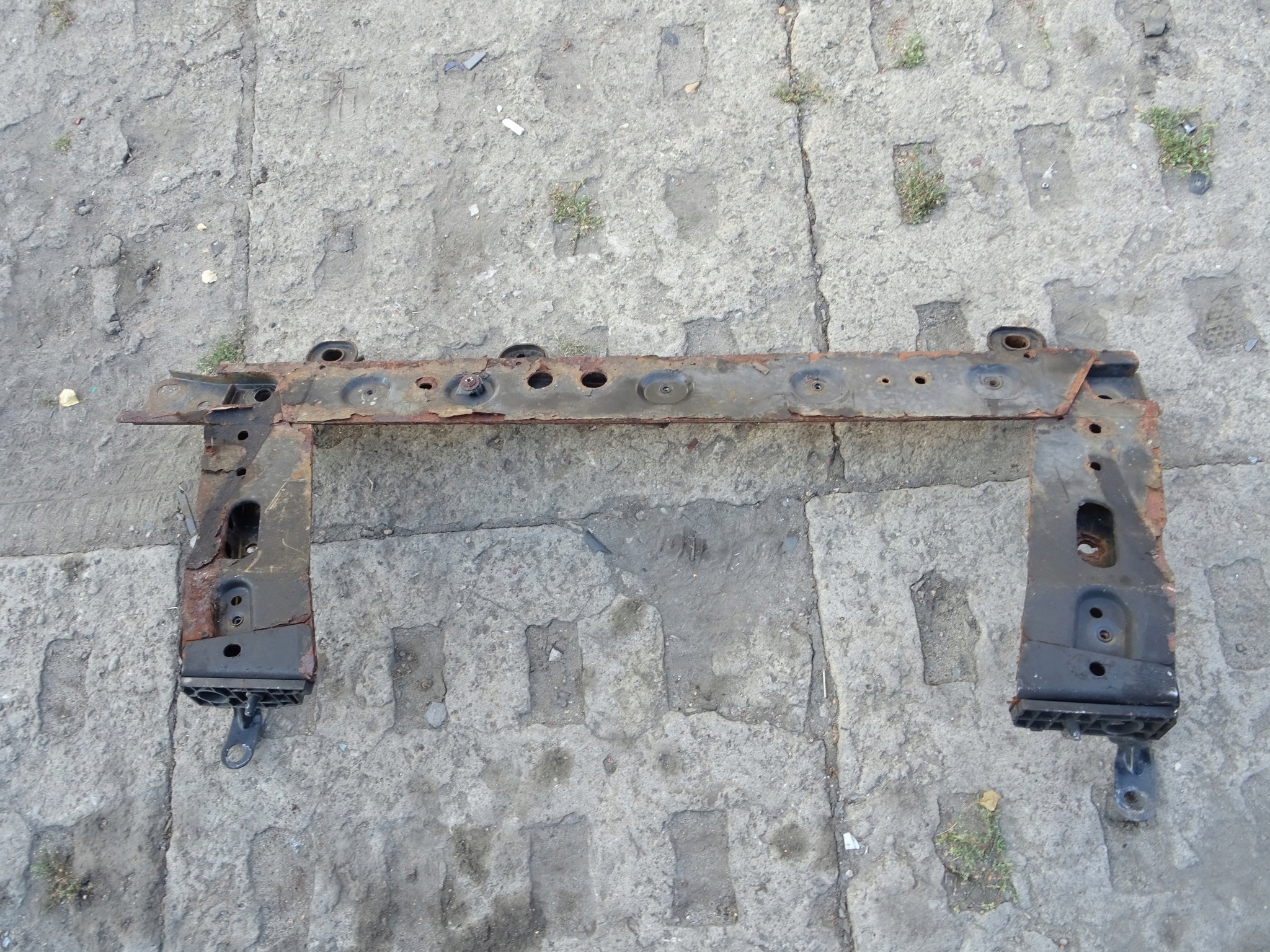 RENAULT CAPTUR and sider below below radiator