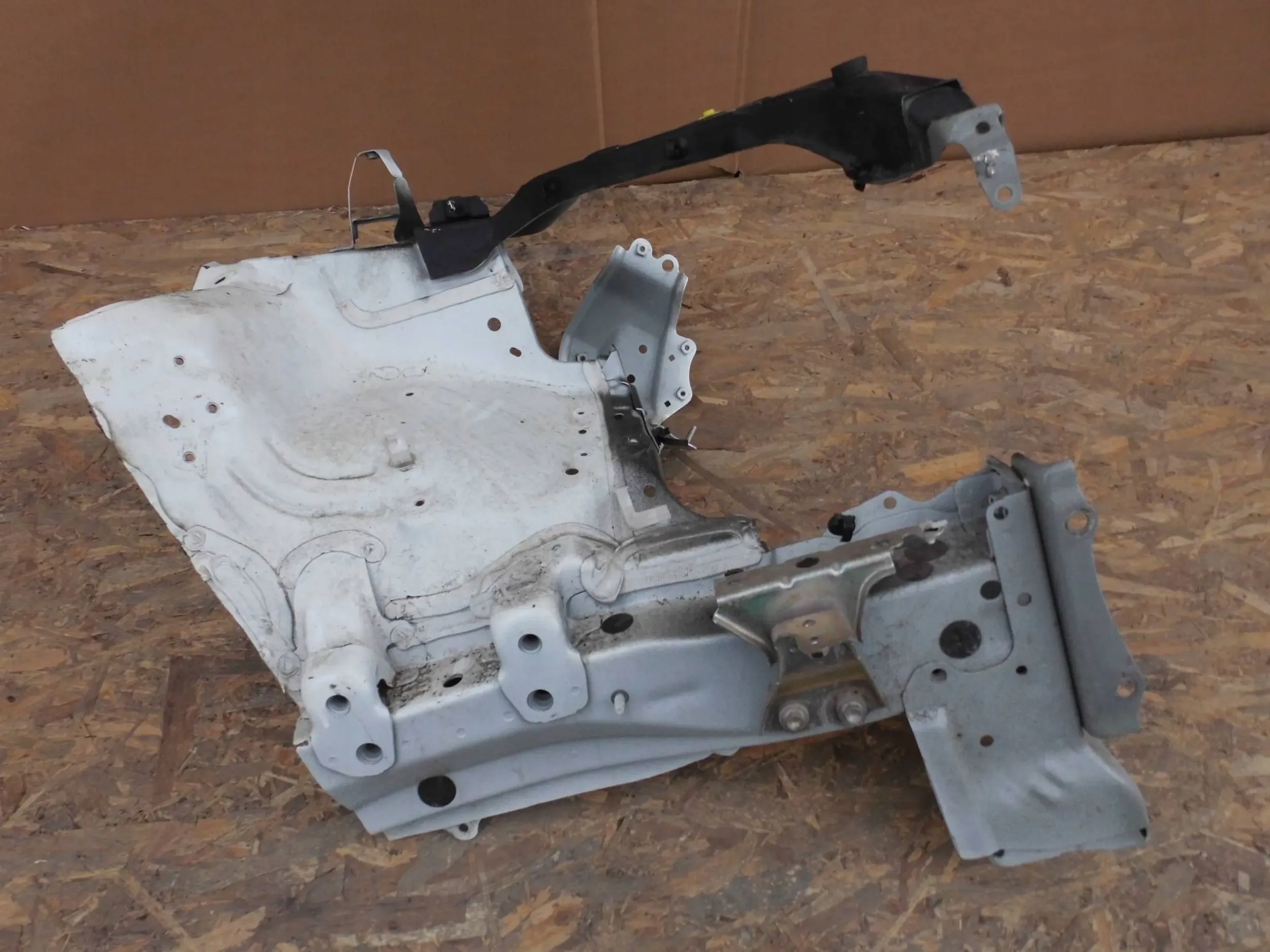 Lexus NX300H quarter quarter left front holder lights was