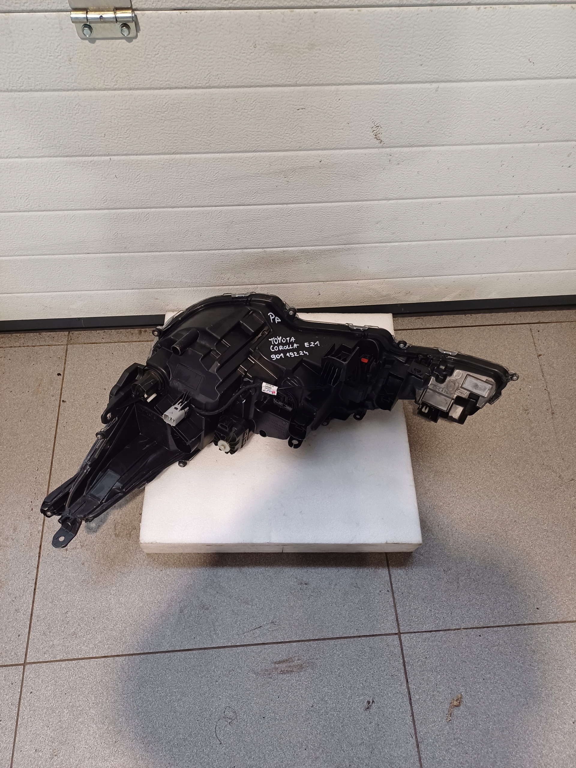 light right front front TOYOTA COROLLA E21 XII 90119224