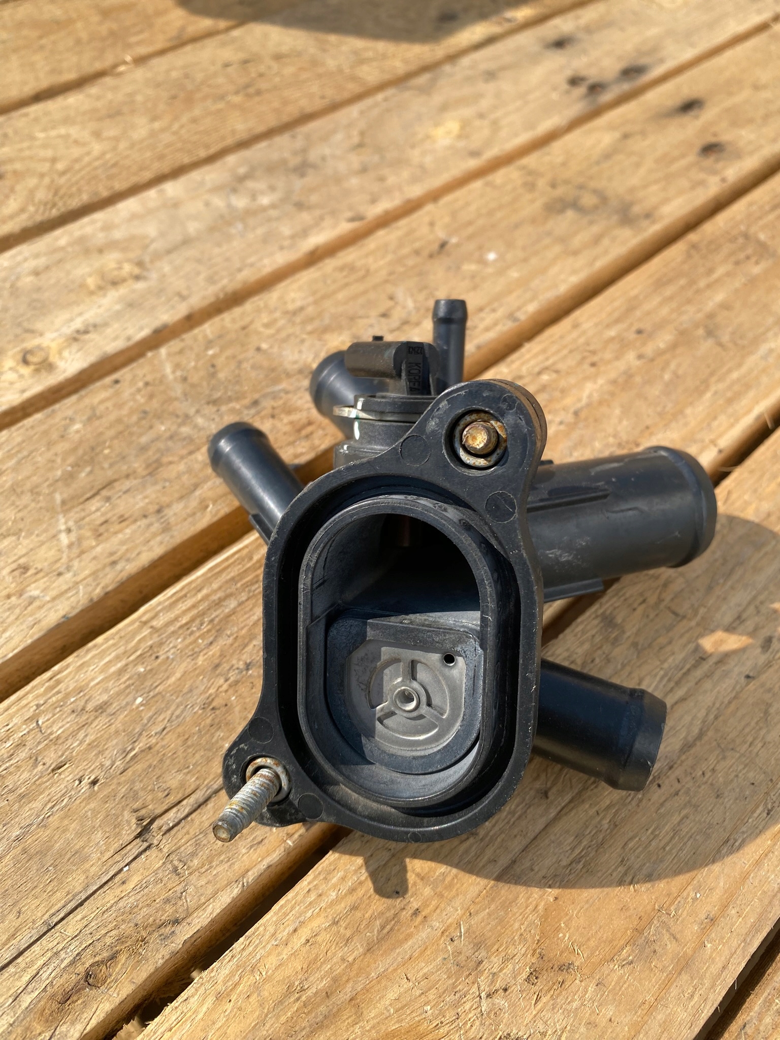 csőcsonk termosztátház OPEL CORSA E 609729947