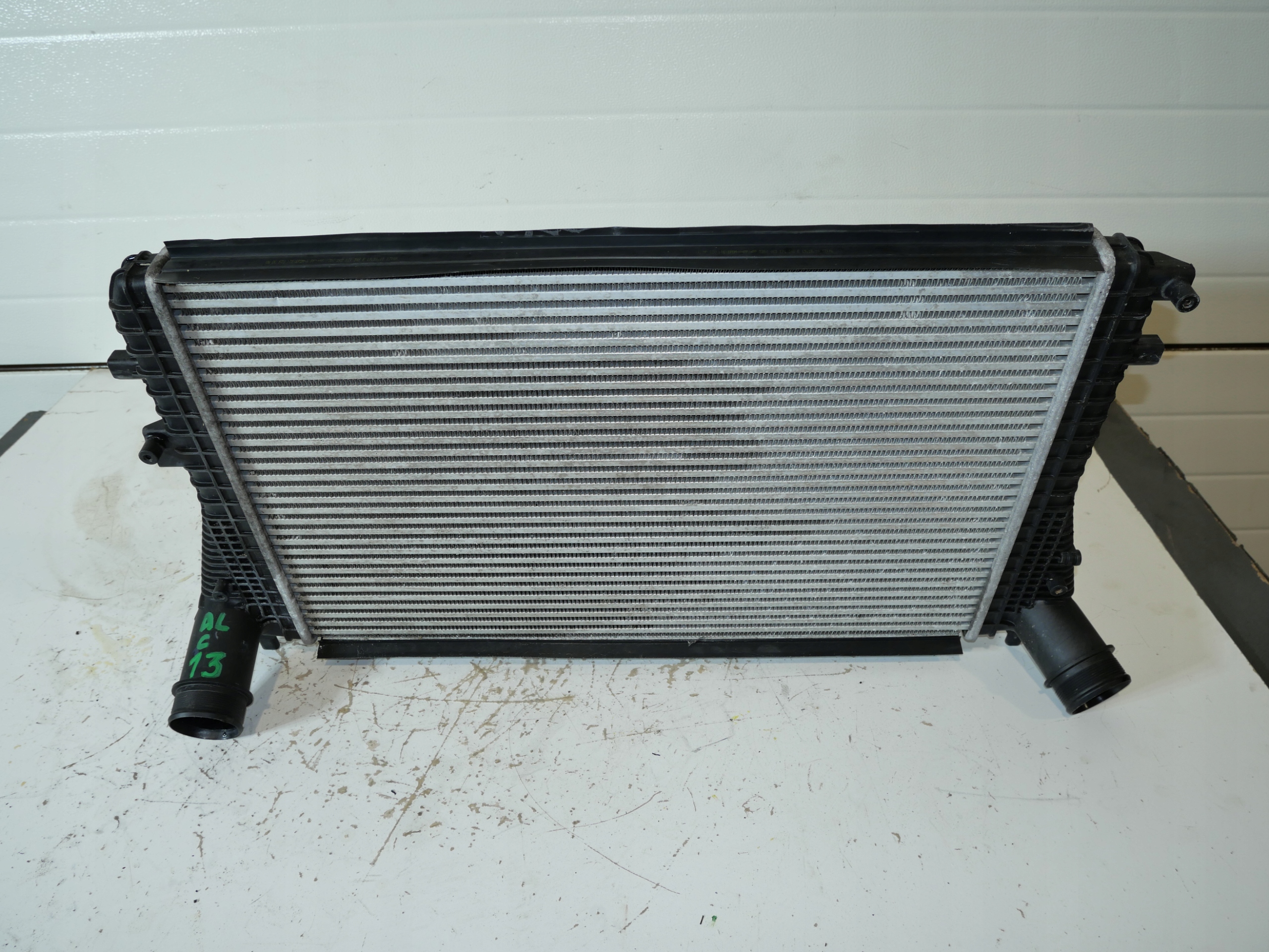 VW GOLF V plus 2.0 TDI radiator intercooler 1K0145927H