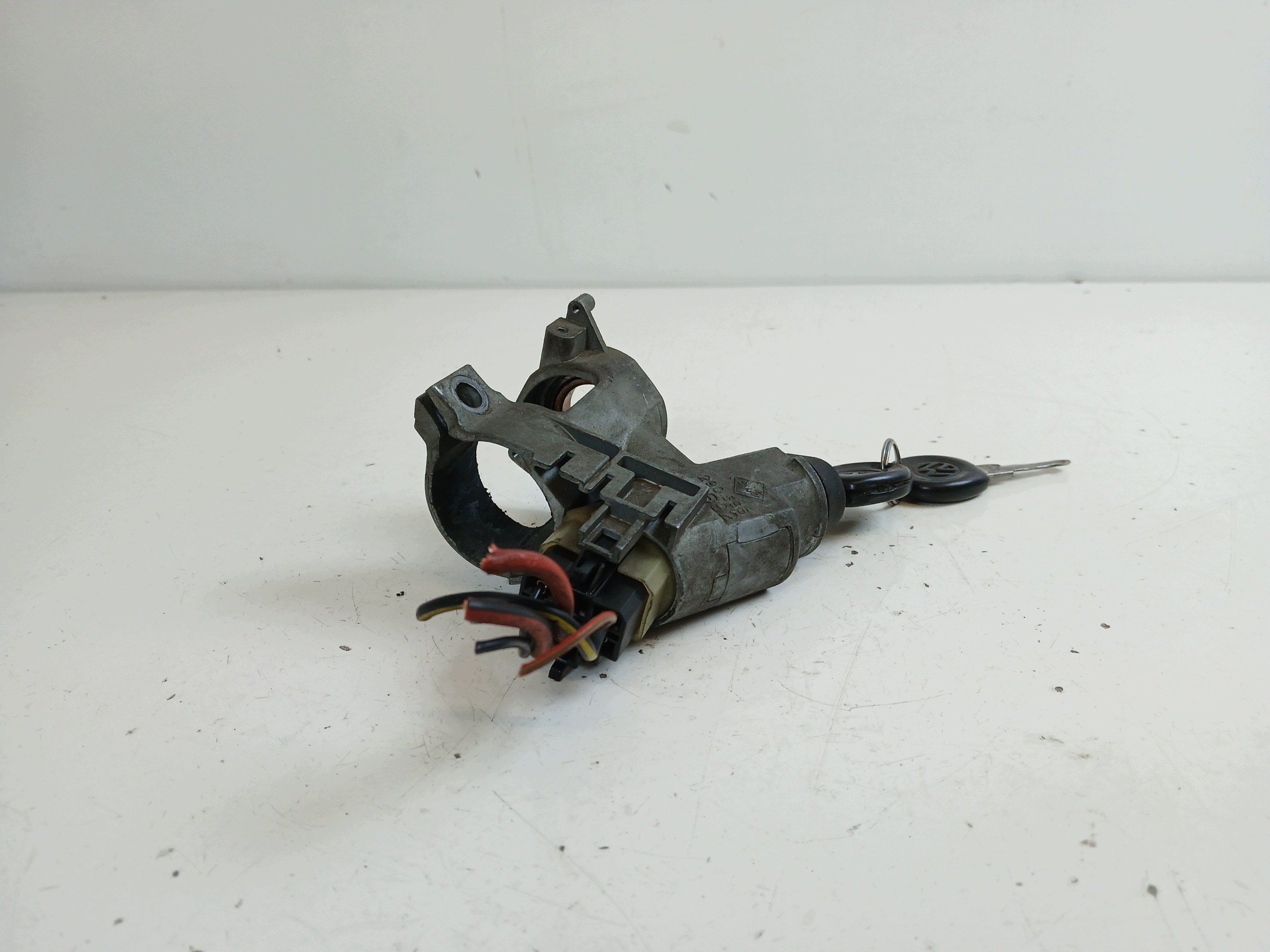 VW PASSAT B3 ignition DWA KLUCZYKI 357905851