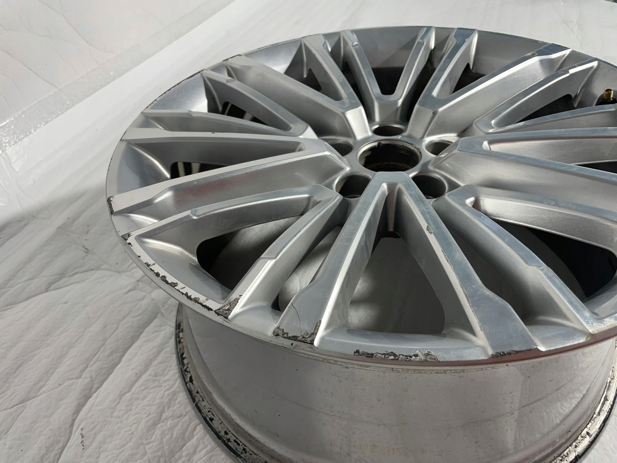 AUDI A4 B9 A5 8W disk hliníkový 8W0601025BE 8.5x19 ET40