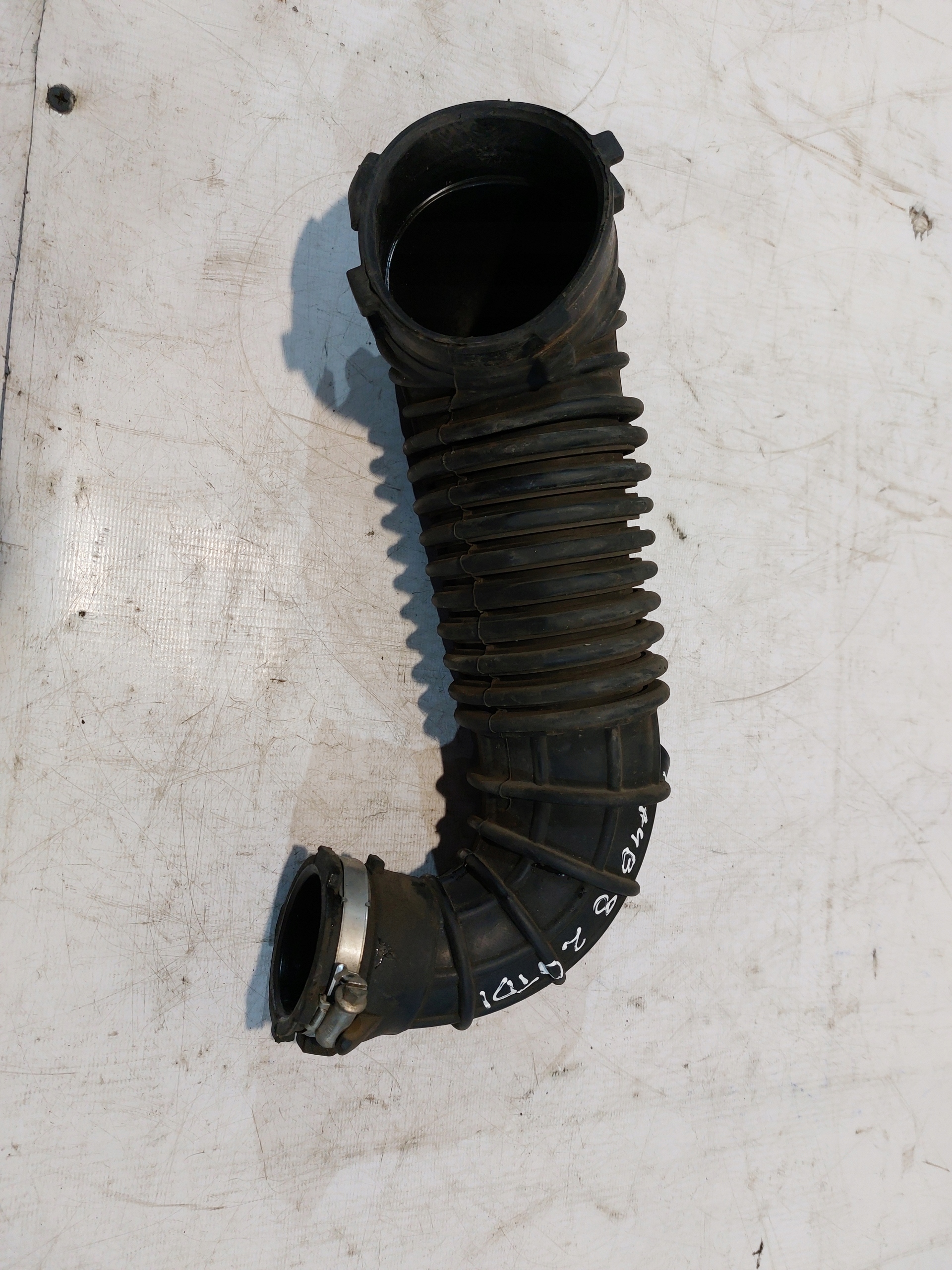 pipe hose air AUDI A4 B8 2.0TDI