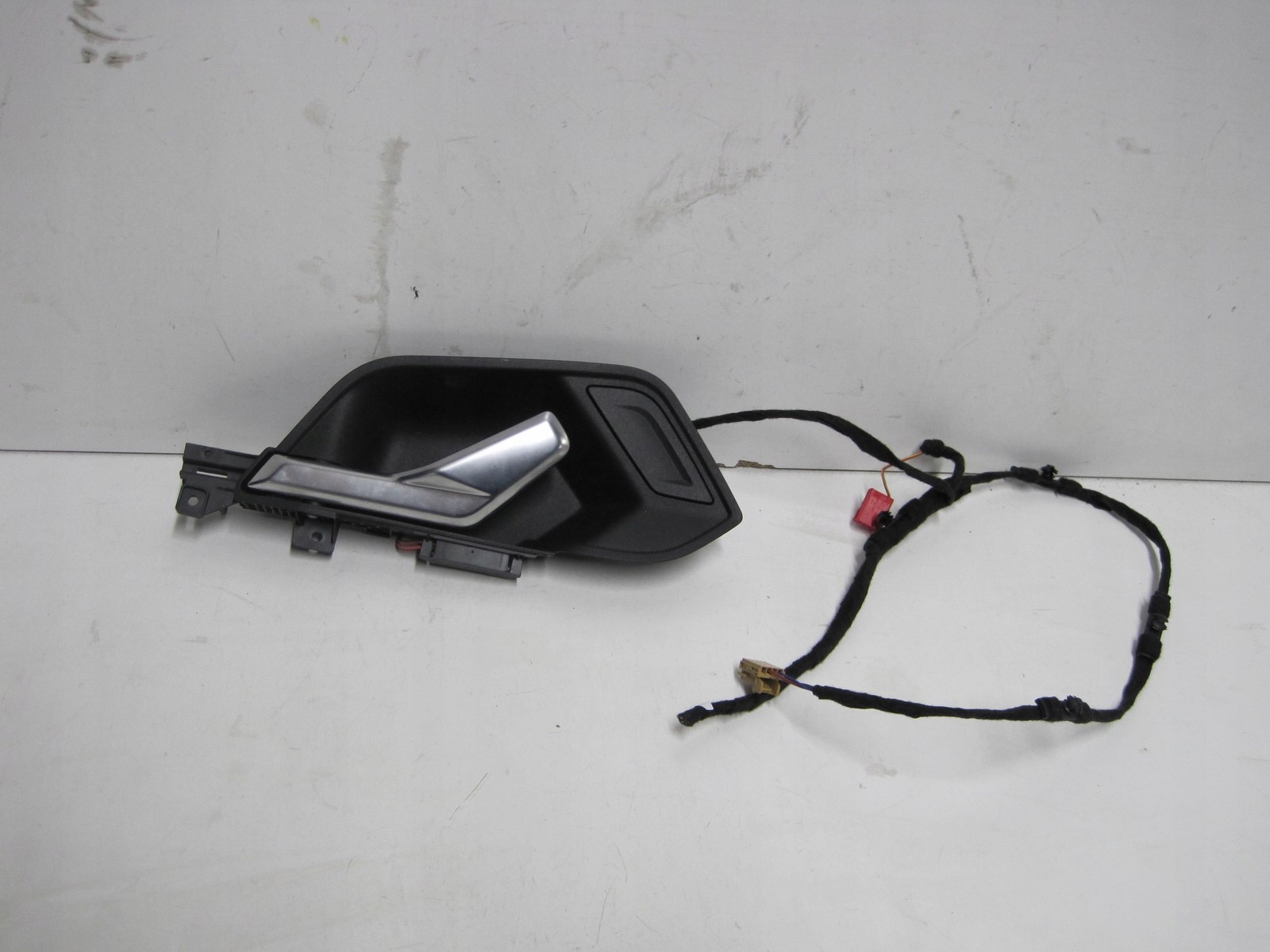 handle inner door right rear. AUDI Q3 83A 21R 83A837020F