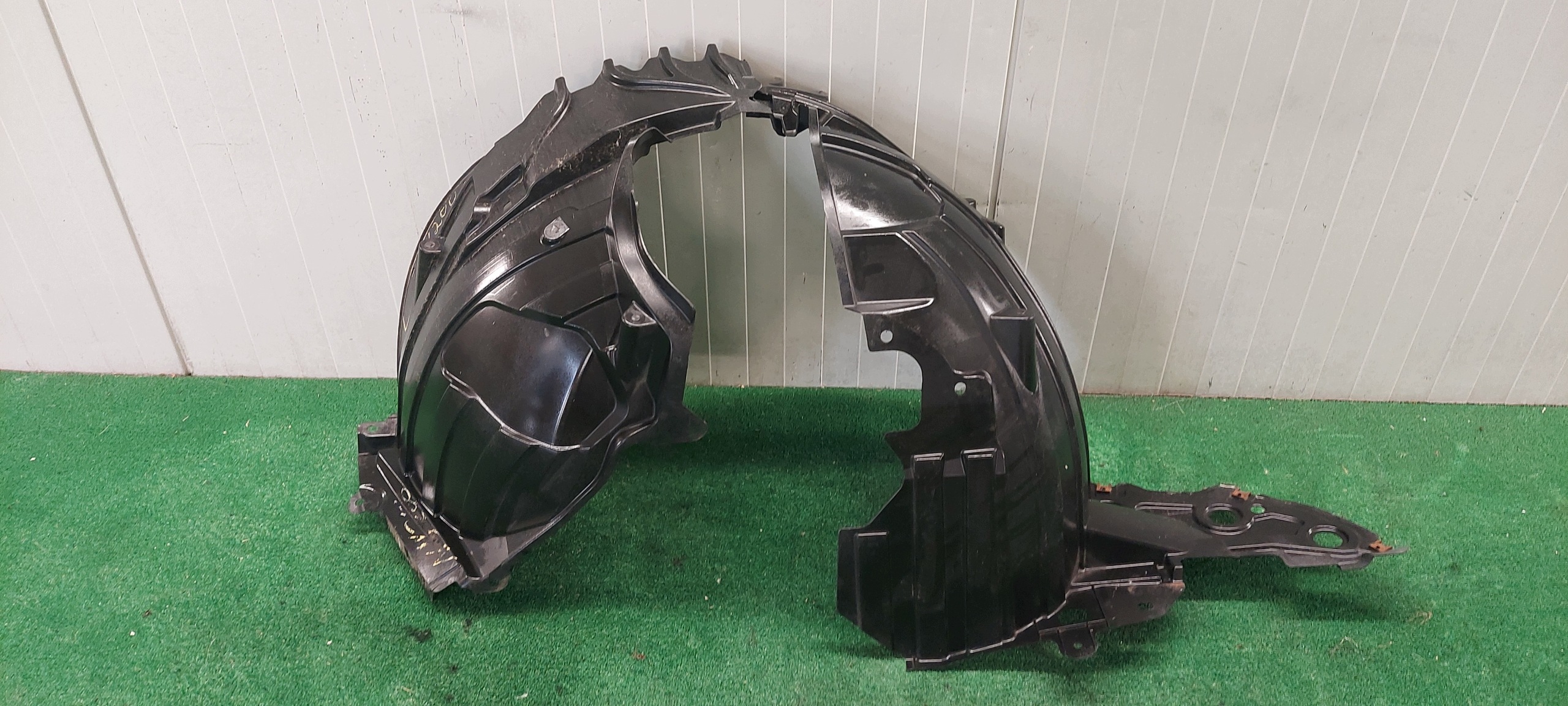 mudguard left front NISSAN NV200 63843JX50A