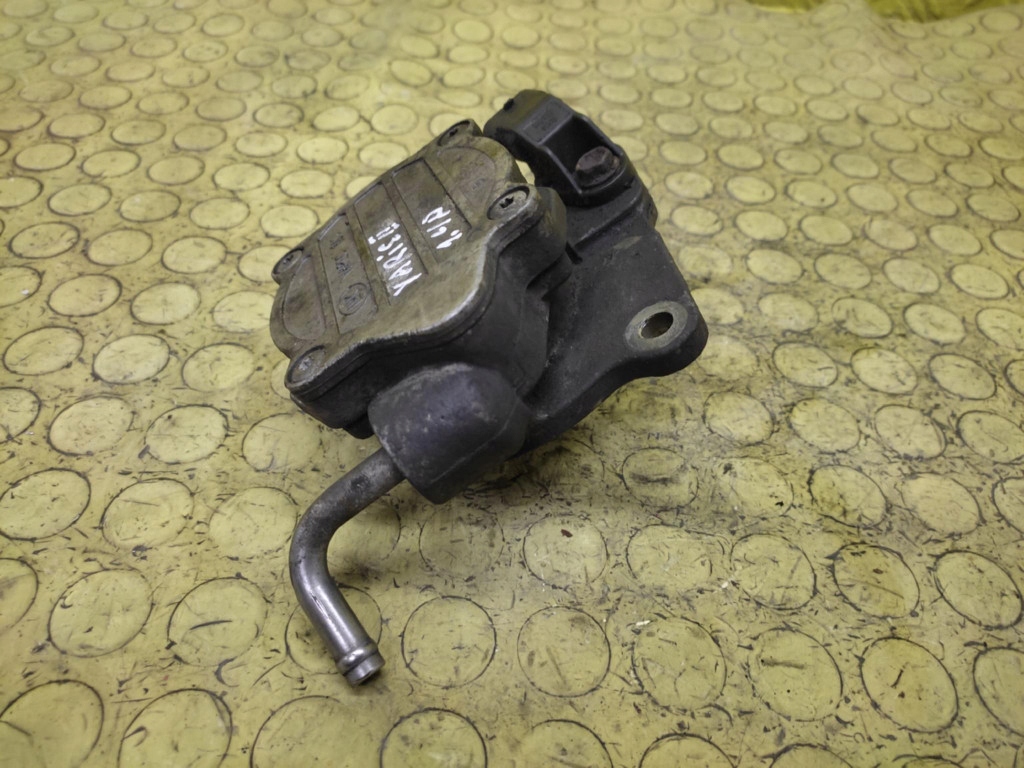 TOYOTA YARIS II 1.4 D Pompa VACUM ST576M2