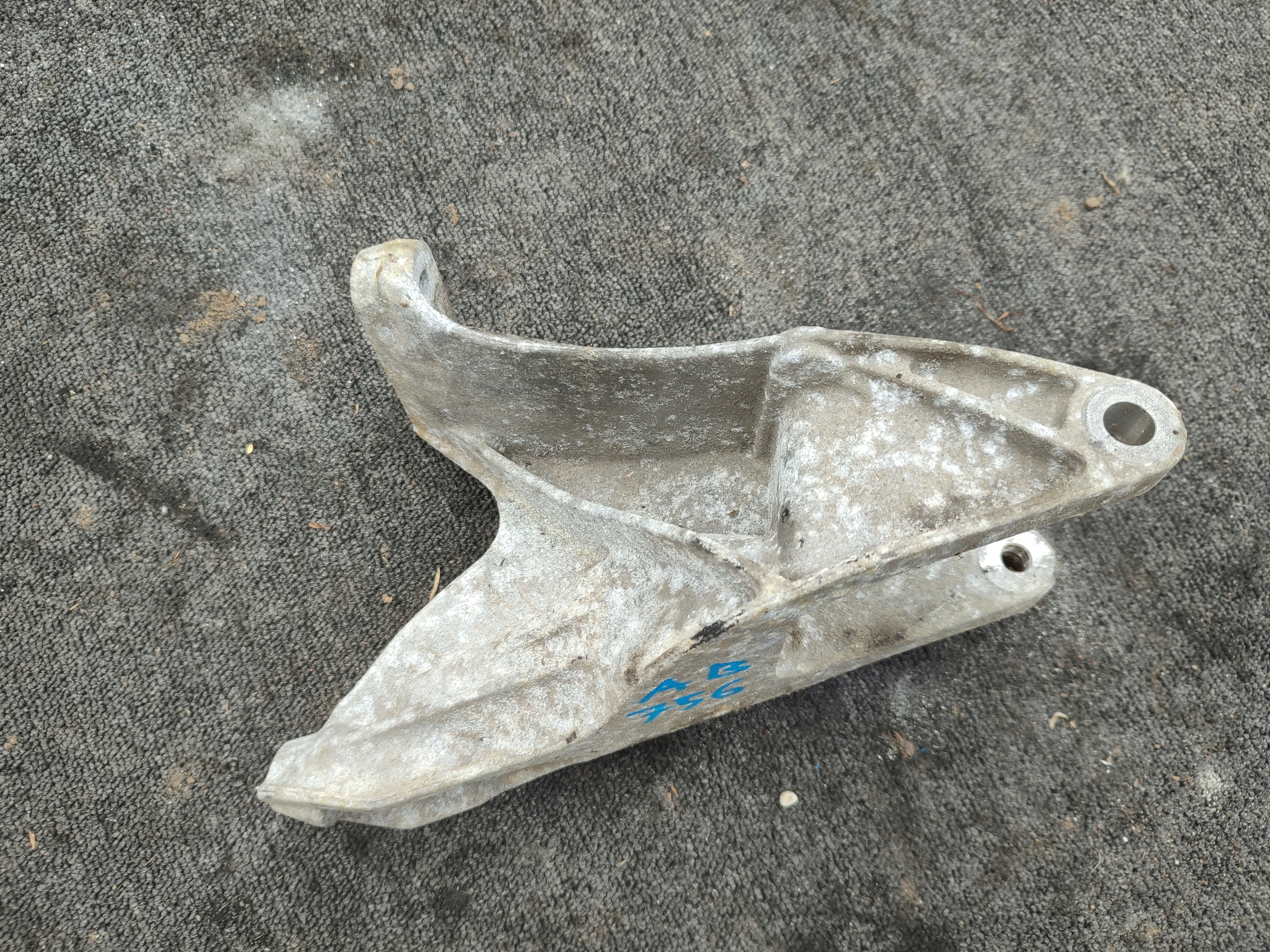 holder bracket holder engine mount VW TRANSPORTER T6 T6 7E0199343B