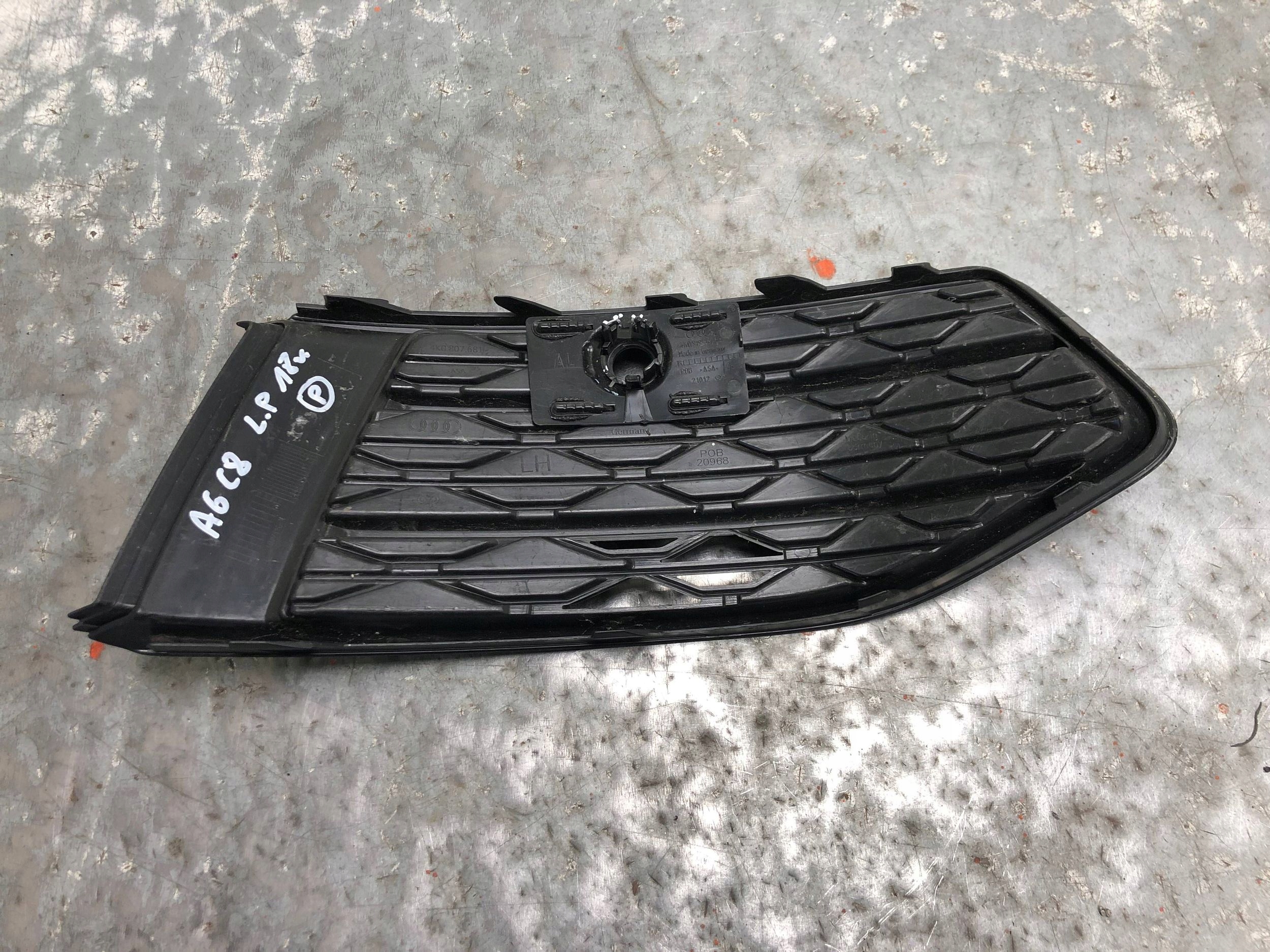 grid of a bumper left front AUDI A6 C8 4K0807681