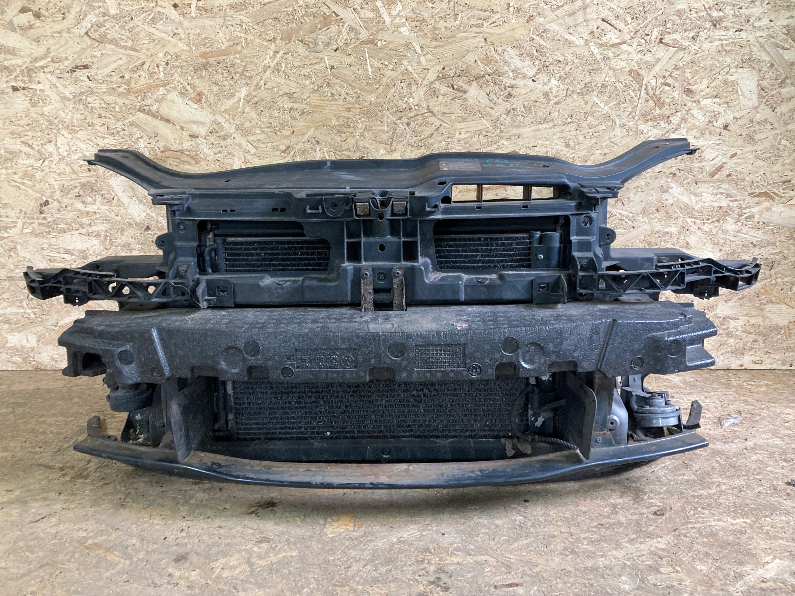 Pas przedni chłodnice VW EOS 2.0FSI