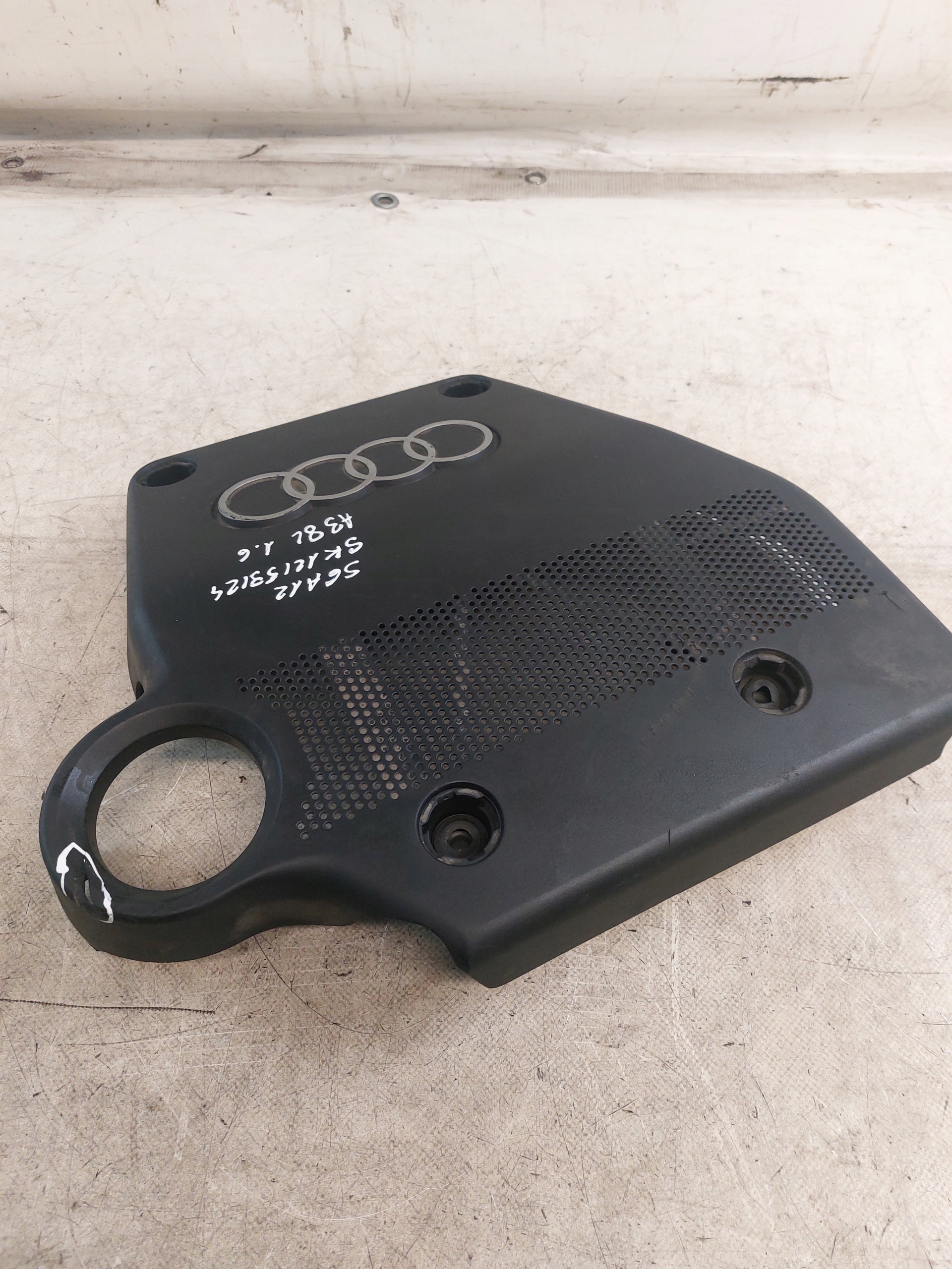 cover upper of the engine AUDI A3 8L 1.6