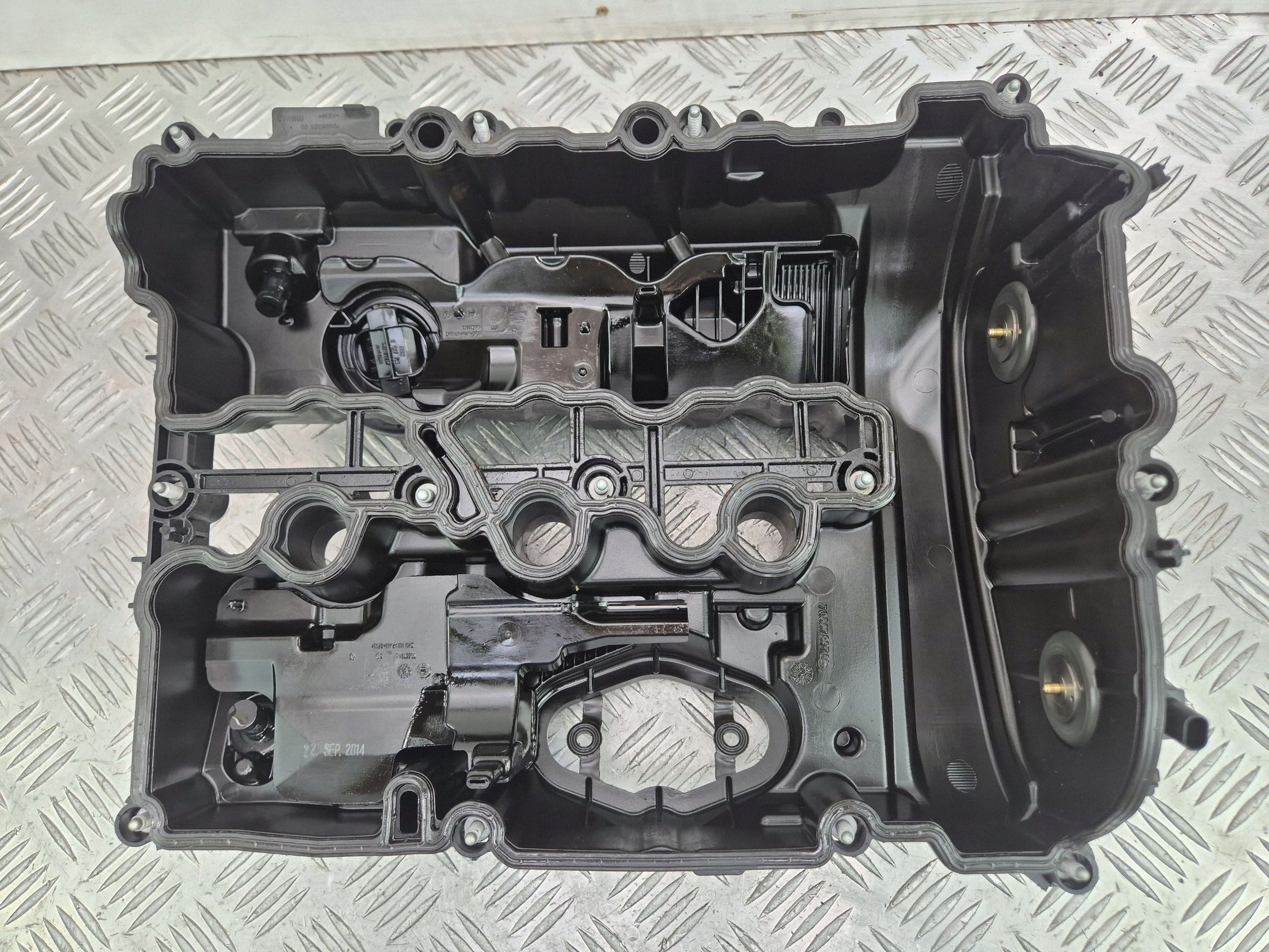 Abdeckung der Ventile BMW 2 F45 216i 7611277 B38A15A