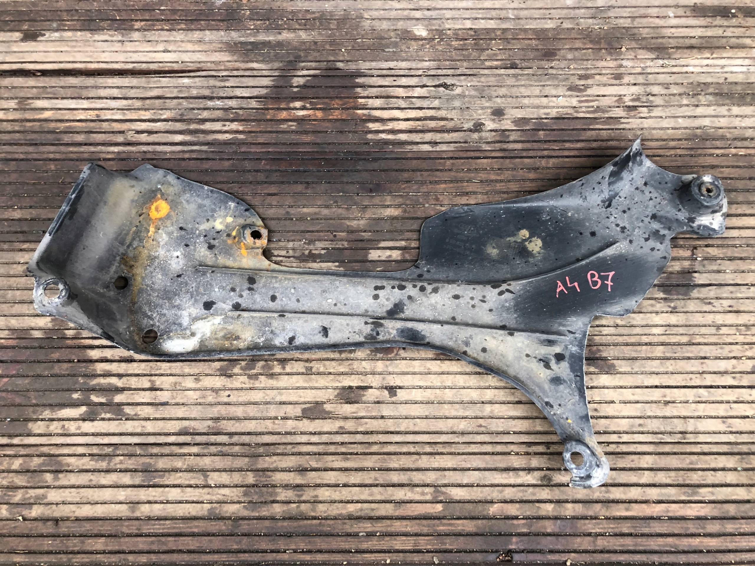 cover chassis AUDI A4 B7 8E0825219F